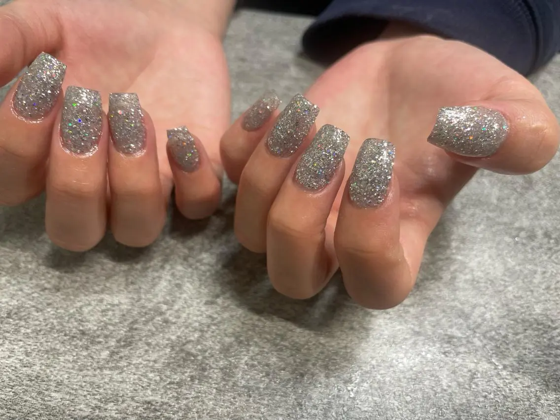 ネイル ラメ(グリッター) ワンカラーネイル スカルプネイル シルバー nail salon ipuniのネイルデザイン