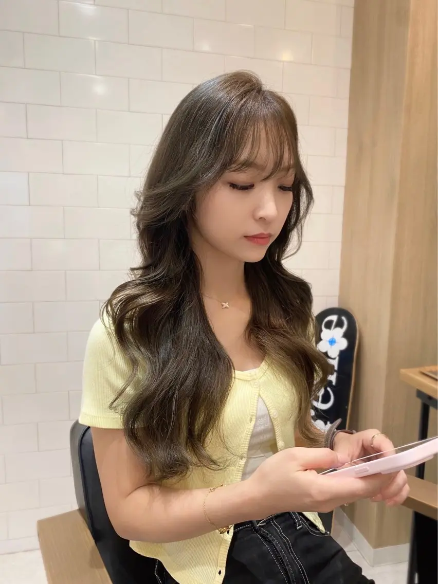 ロング ロングレイヤー アッシュ 韓国風ヘア レイヤーカット ロング カット ヘアカラー 韓国トレンドヘア しゅーやのヘアスタイル