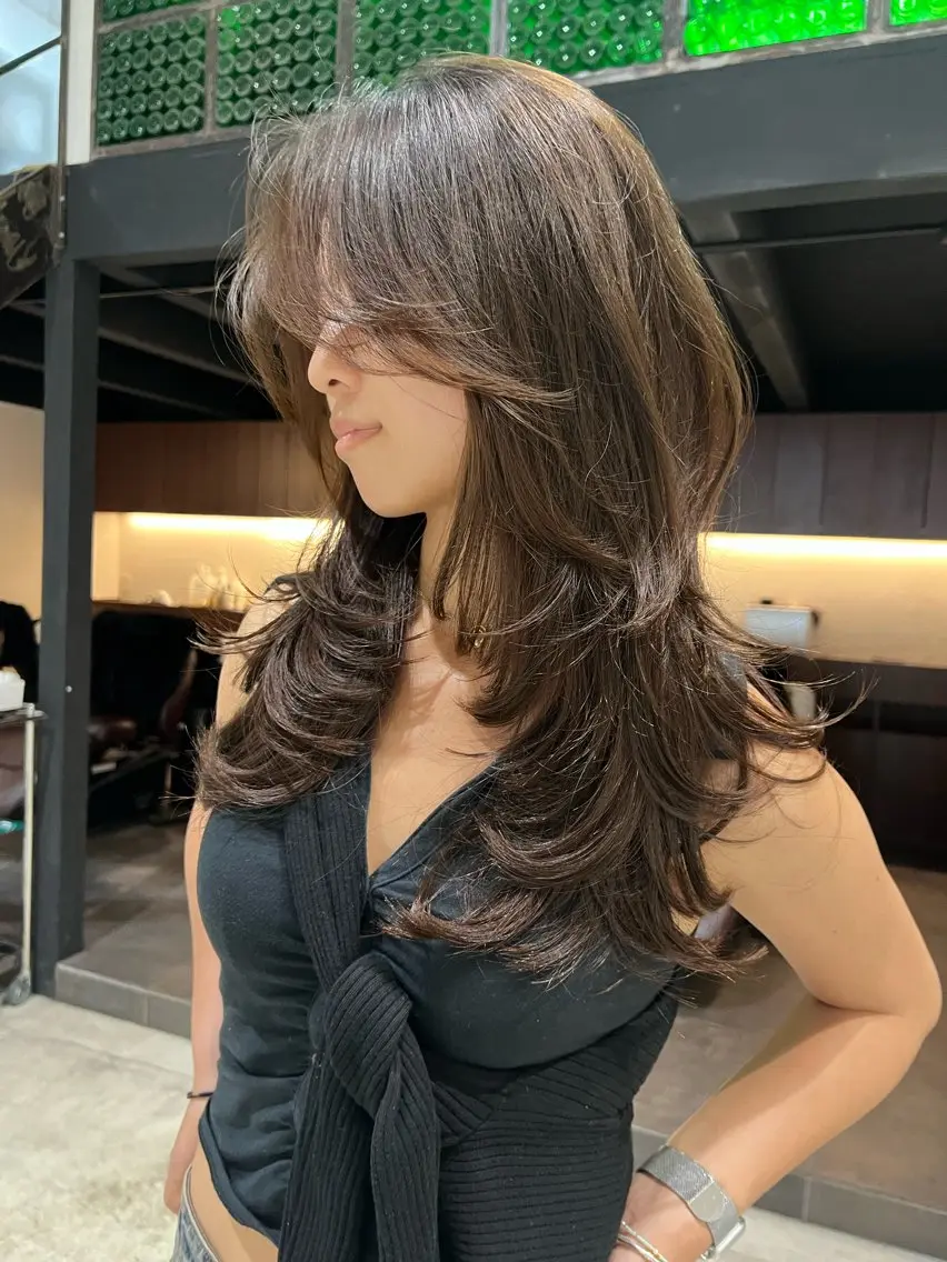 ロング カラー 岩田 紗奈のヘアスタイル