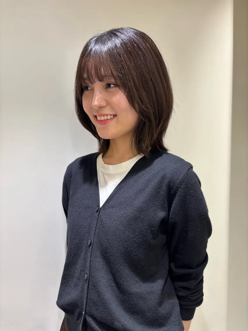 ミディアム カット 角田 桃香のヘアスタイル