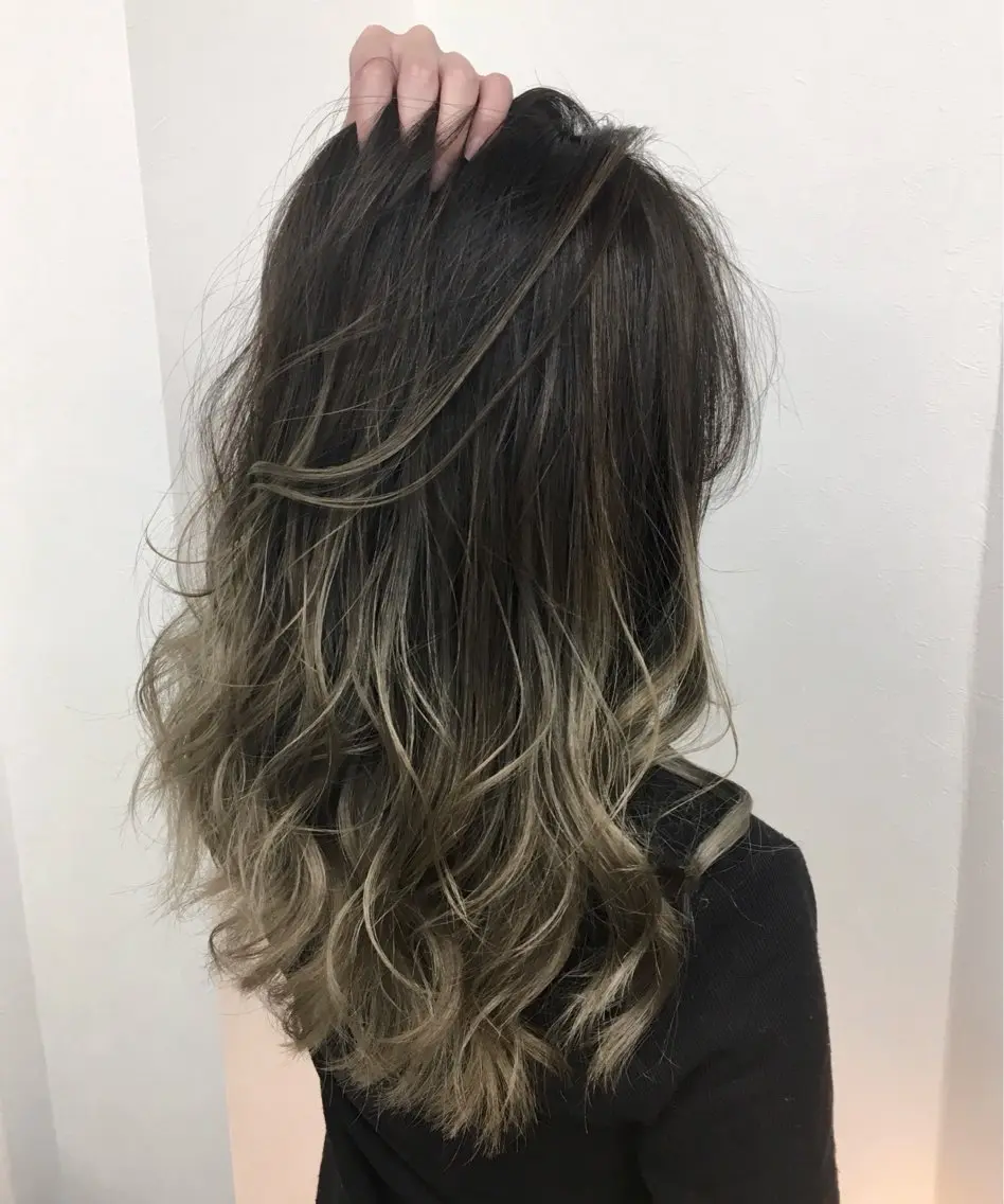 ロング 園田 理沙のヘアスタイル