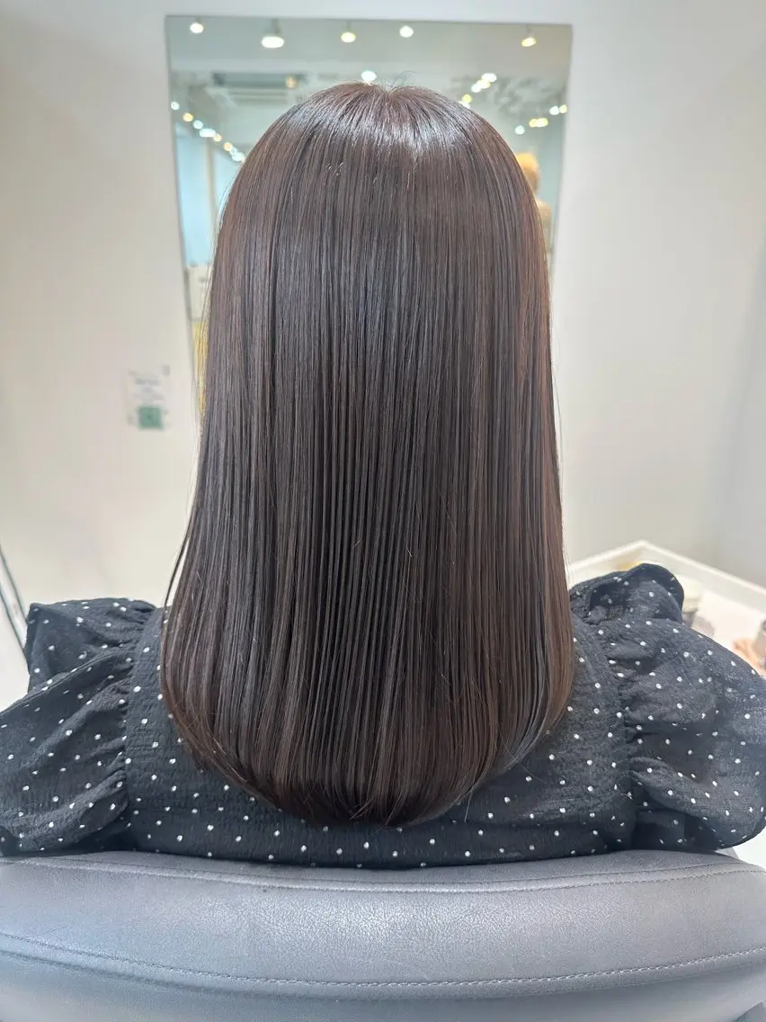 ミディアム アッシュ カット ヘアカラー トリートメント Emuest心斎橋 SAKIのヘアスタイル