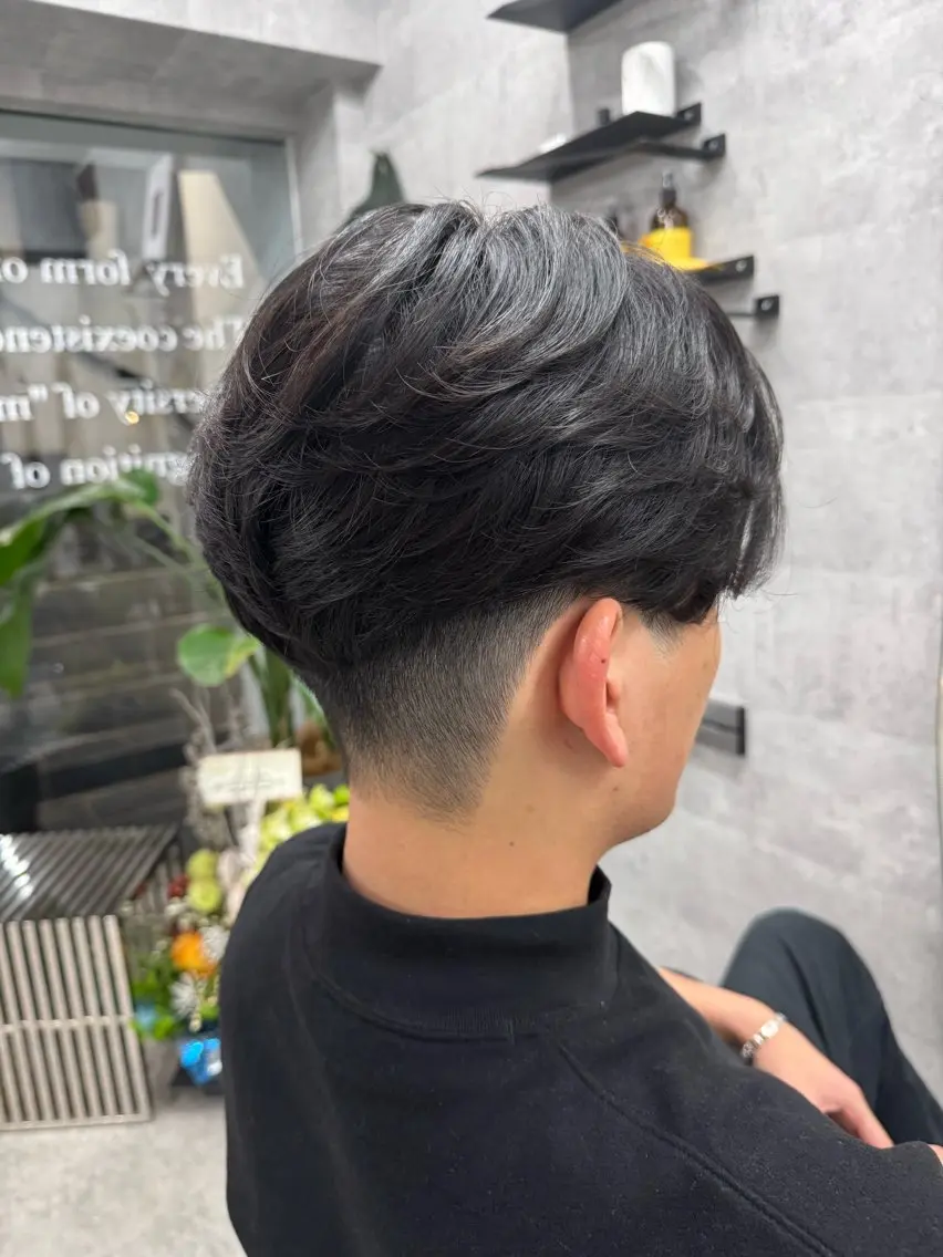 メンズカット➕ニュアンスパーマ（センターパートの毛流れや、フェザーパーマ　癖毛風にスタイリングしたい方）　ミニモ学割✨の写真