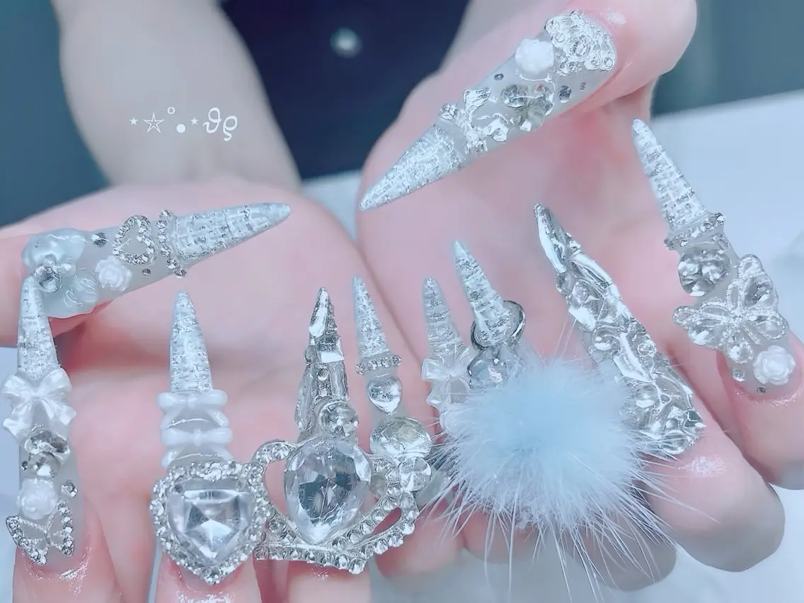 ネイル チークネイル フレンチネイル ガラスフレンチ グラデーション キラキラネイル ハンドネイル Rin Nail 新大久保店のネイルデザイン