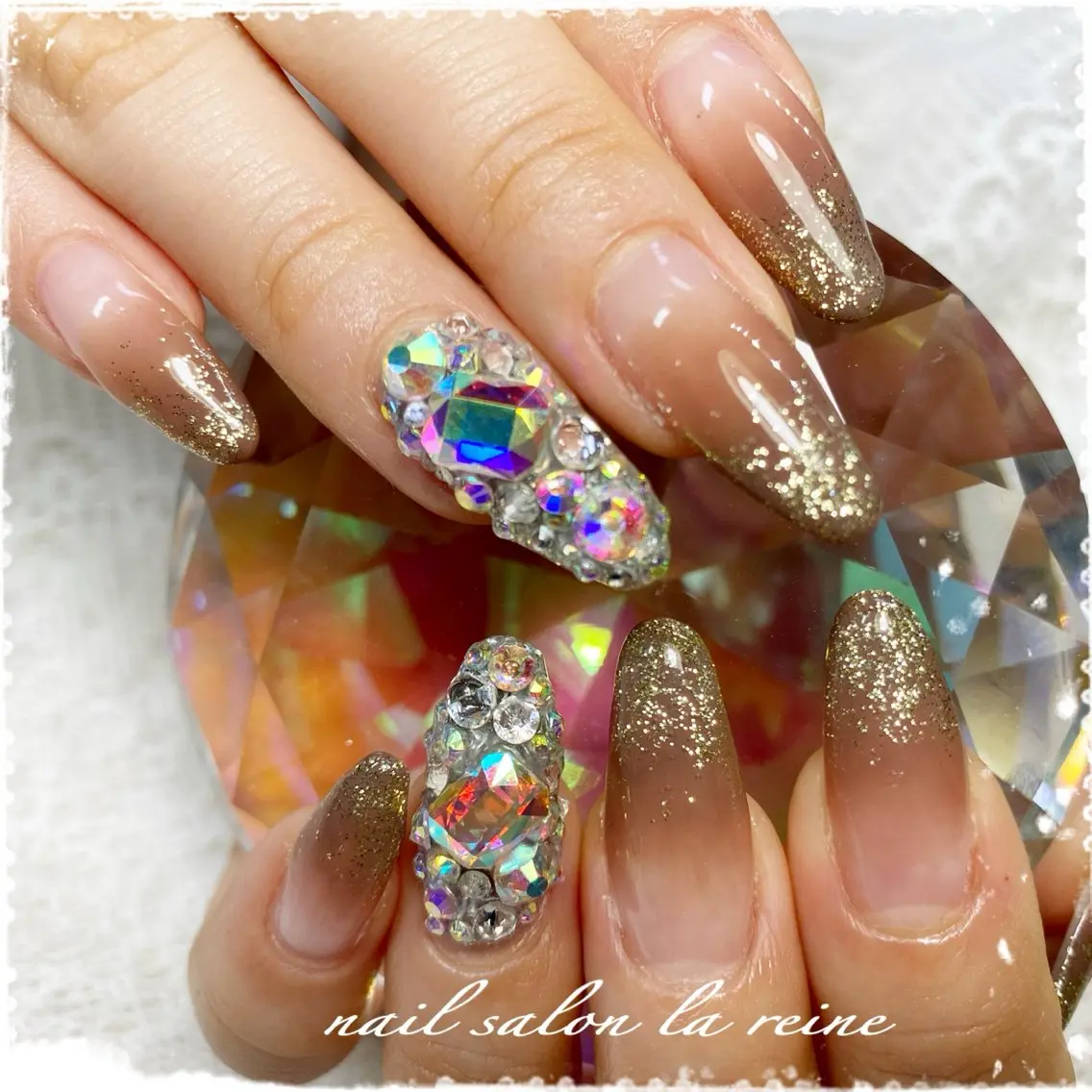 ネイル ストーンネイル nail salon la reineのネイルデザイン