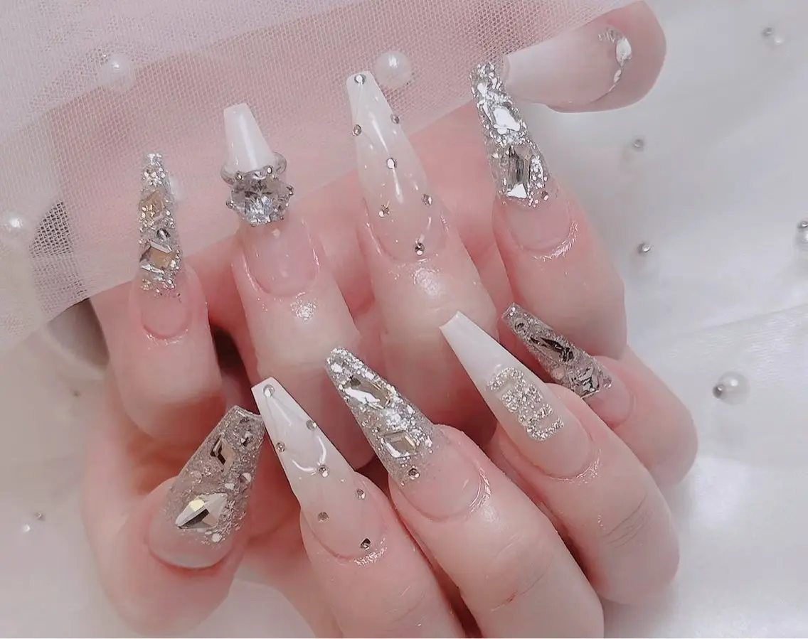 ネイル フレンチネイル ジェルネイル ハロウィン キラキラネイル 韓国ネイル H.baby Nail Salonのネイルデザイン