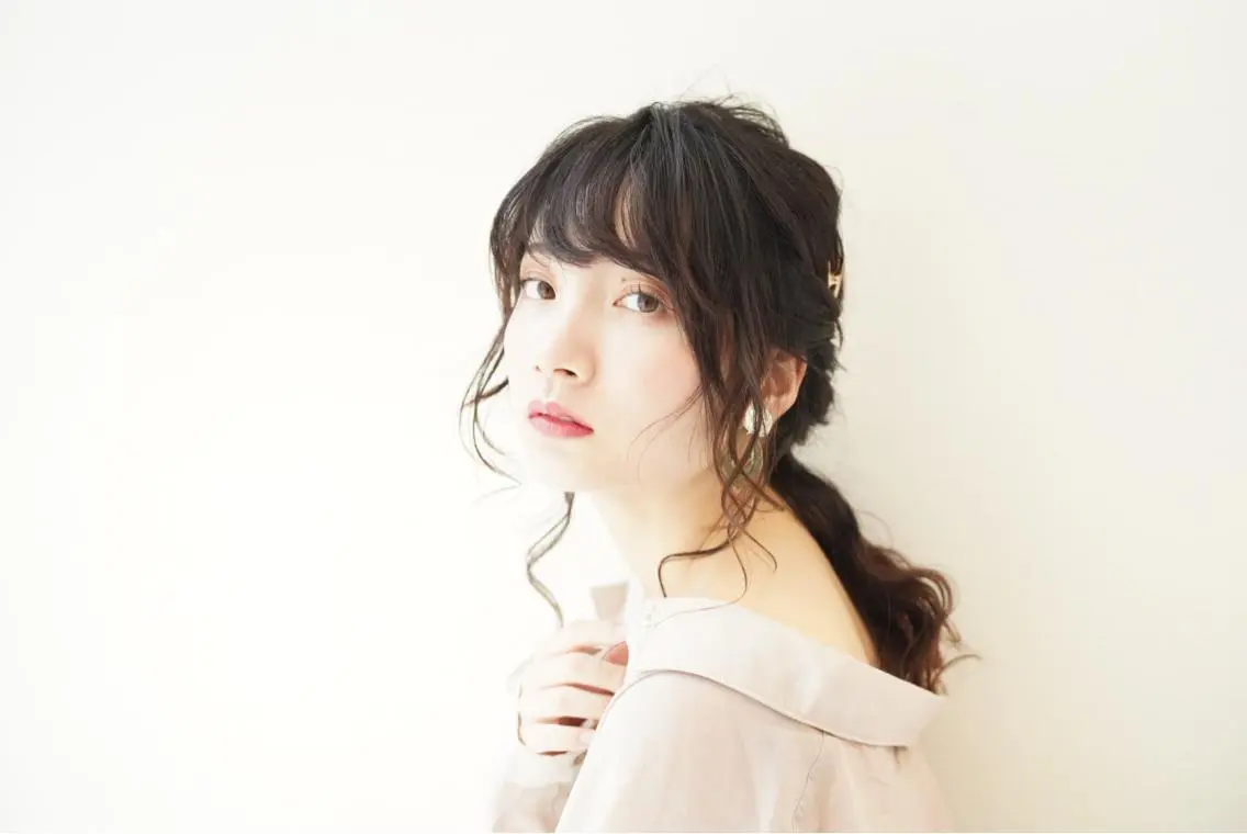 ロング ヘアアレンジ 小顔レイヤー/ ベージュ🤍Rieのヘアスタイル