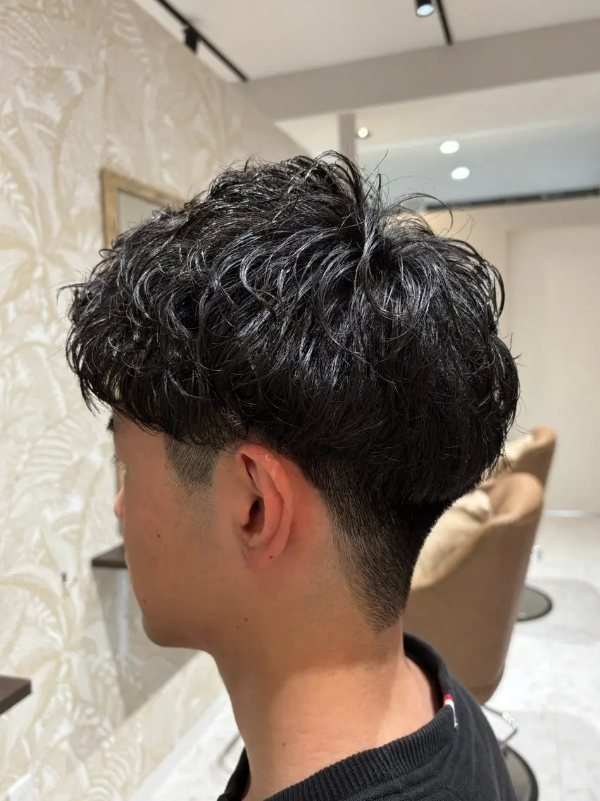 メンズ アップバング メンズブリーチ センターパート フェードカット メンズ韓国風 カット パーマ 罍旬太郎 💈メンズ特化💈のヘアスタイル