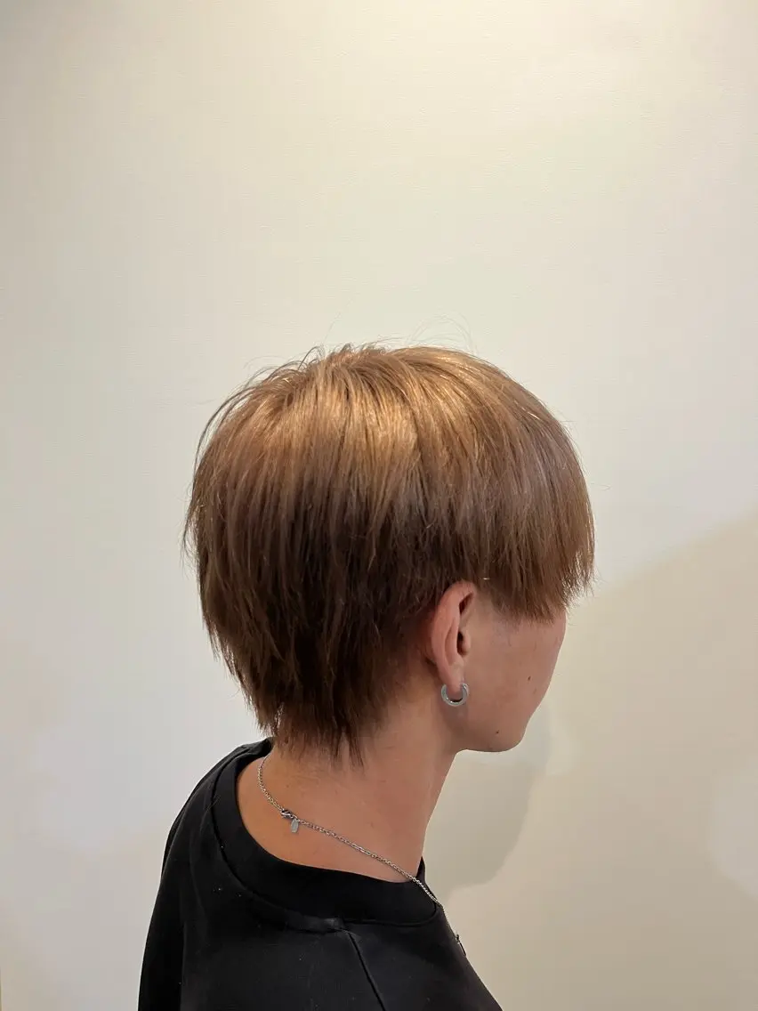 カラー メンズ メンズブリーチ ベージュカラー ブリーチ ミルクティーベージュ 小島 悠樹のヘアスタイル