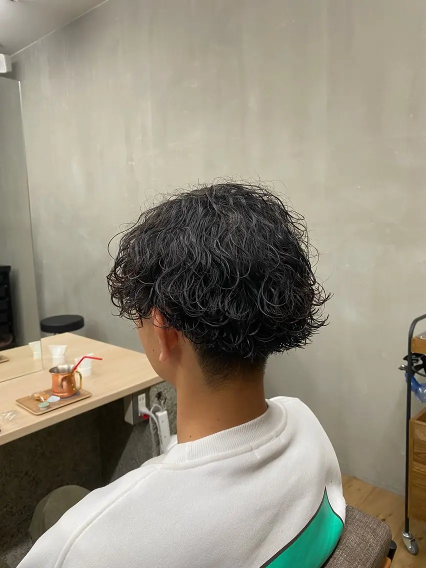 パーマ メンズ センターパート メンズ韓国風 マッシュ メンズパーマ 波巻きパーマ カット パーマ 紫牟田 望吾のヘアスタイル