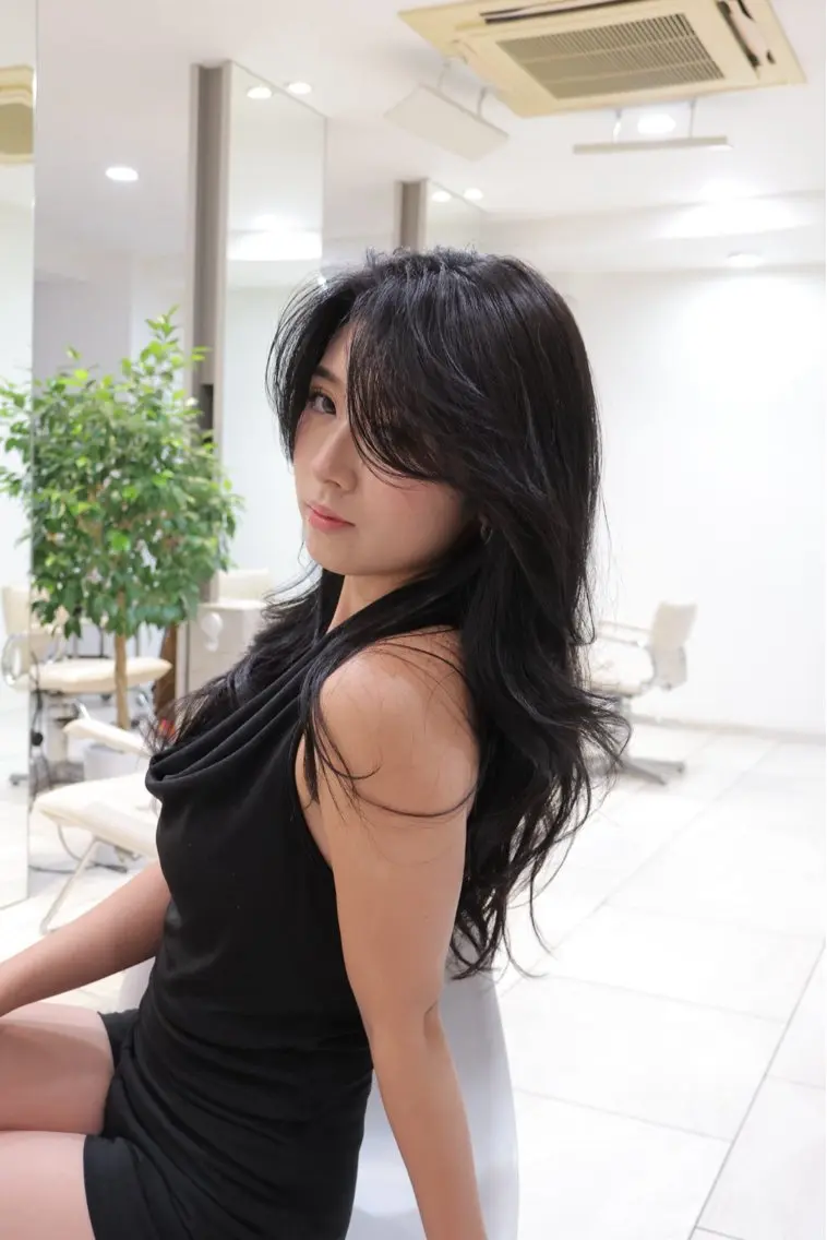 ロング 山下 凪澄のヘアスタイル