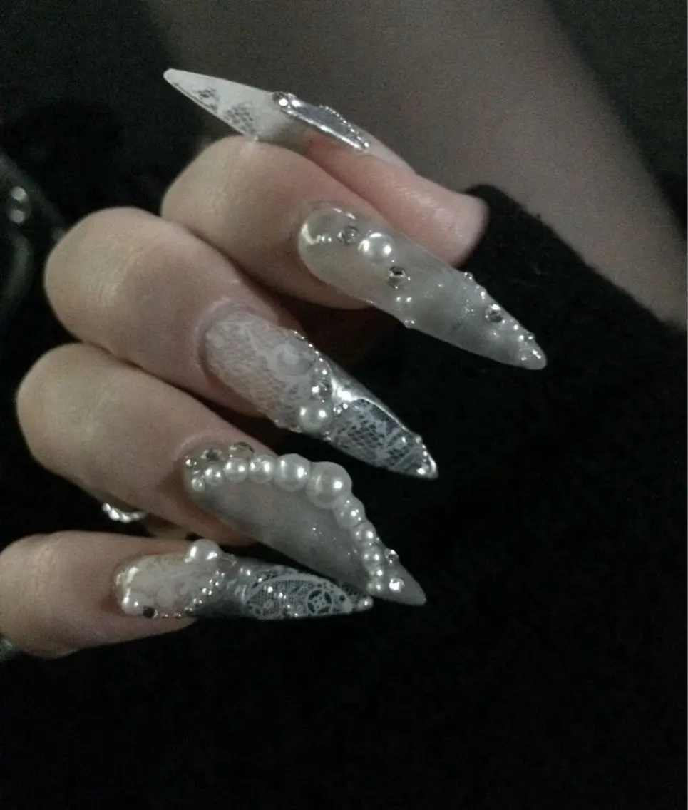 ネイル キラキラネイル 韓国ネイル ロングネイル ワンホンネイル ハンドネイル Josie nail salonのネイルデザイン