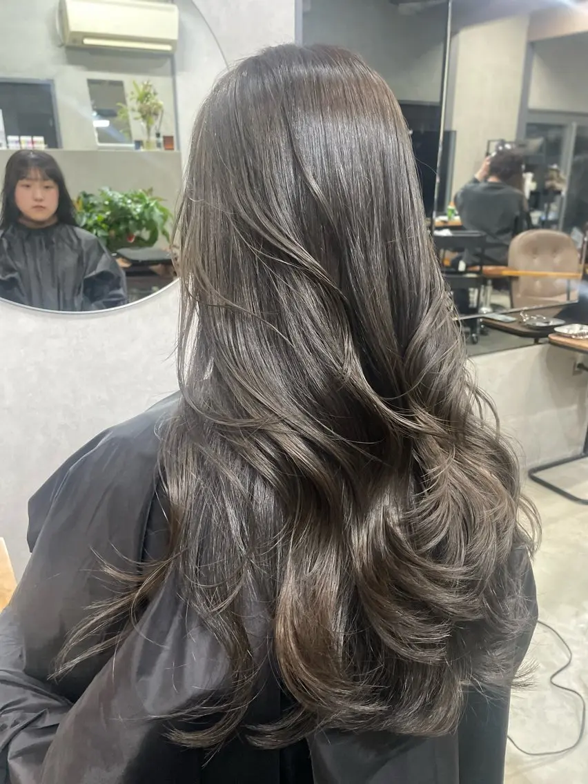 ロング カラー グレージュ AIRI layer cut hairのヘアスタイル