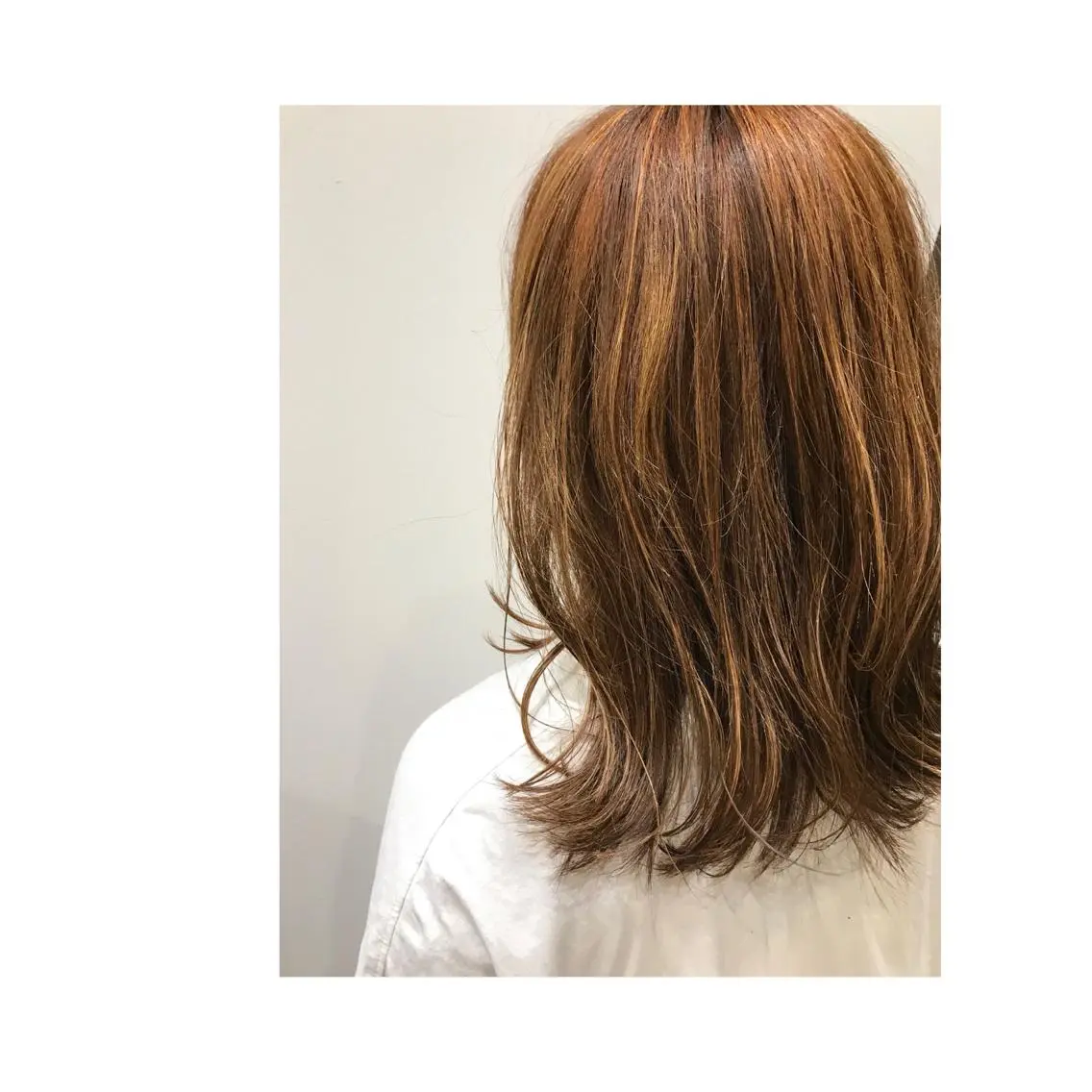 セミロング カラー くるくるパーマ aikoのヘアスタイル