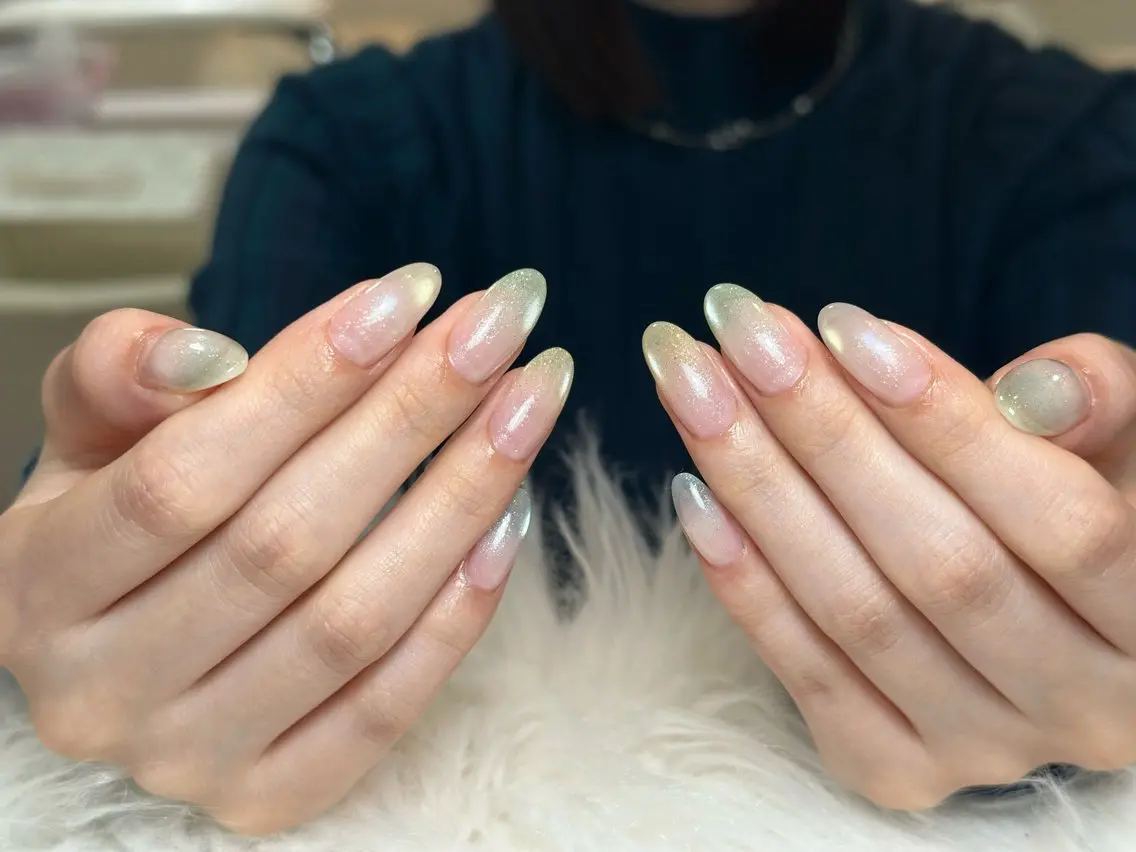 ネイル チークネイル ドット フレンチネイル グラデーション 韓国ネイル ハンドネイル Lisa Nail Salonのネイルデザイン