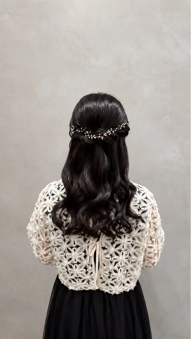 セミロング ヘアアレンジ ハーフアップ 結婚式・ブライダル Azu🩰 / 暖色 カラー🎀/アレンジのヘアスタイル