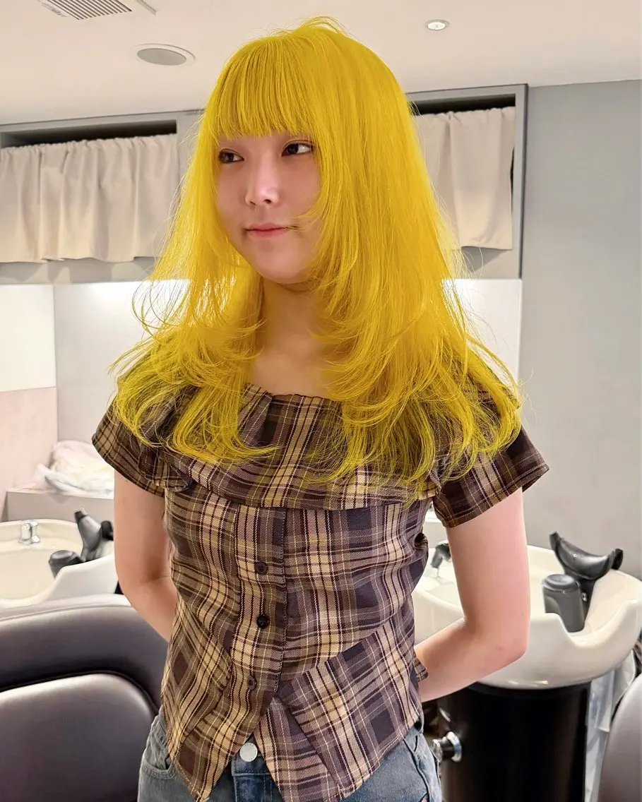 カラー ブリーチ イエローカラー ヘアカラー トリートメント RAIMA ケアハイトーンのヘアスタイル