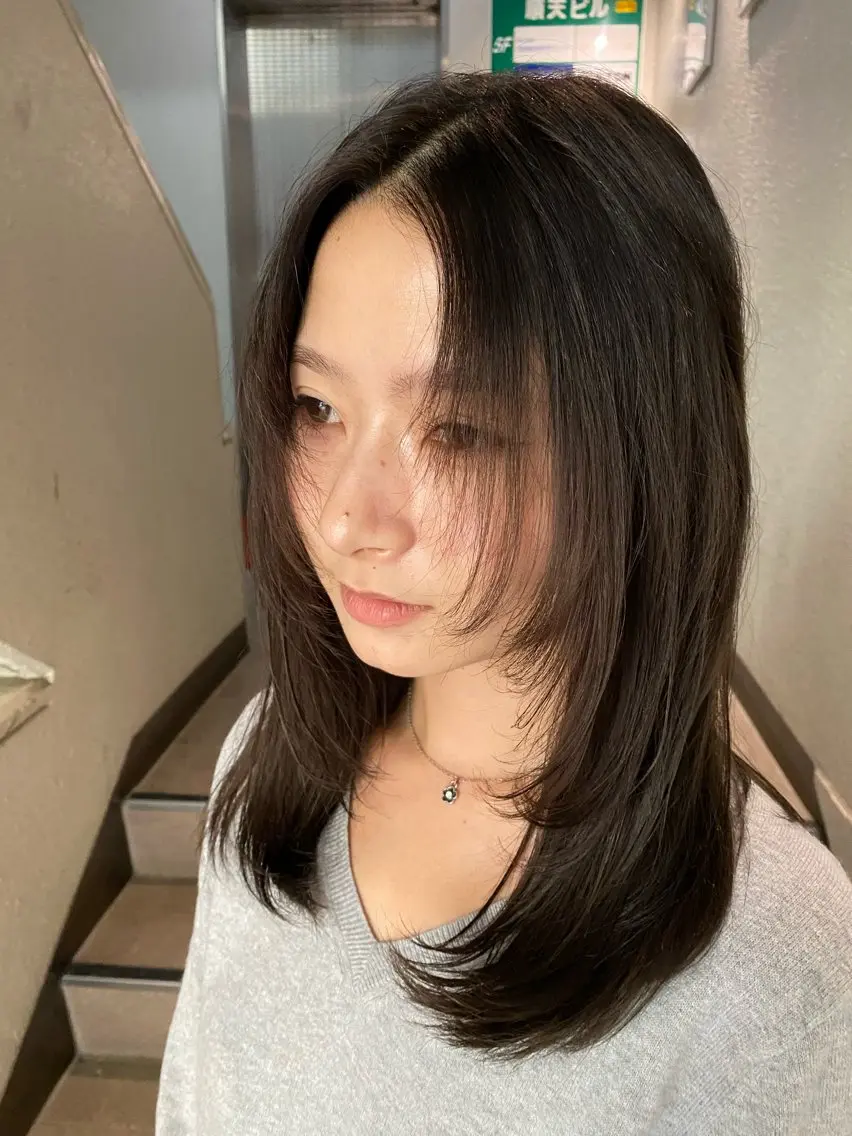 セミロング カラー ヘアカラー ナチュラルヘア🫧 ナナミのヘアスタイル
