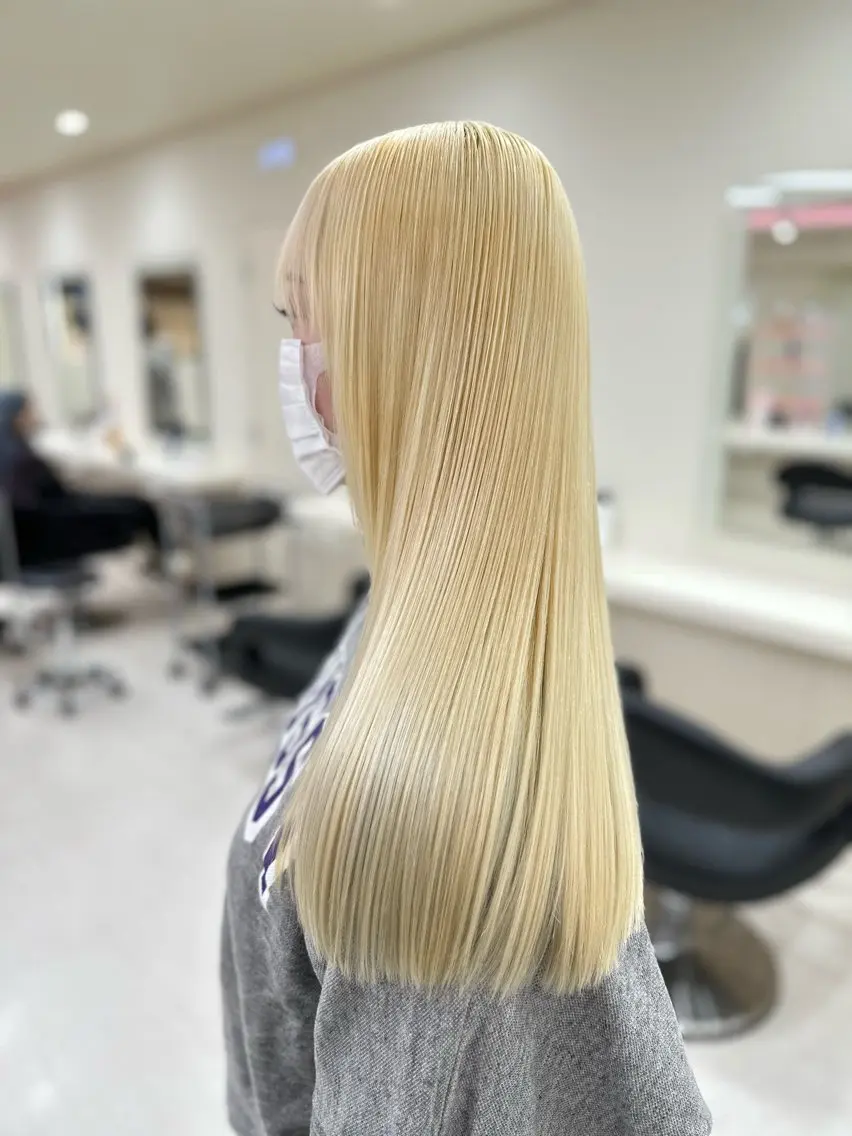 ロング カラー ヘアアレンジ 艶カラー/ハイトーン /レイヤーカットのヘアスタイル