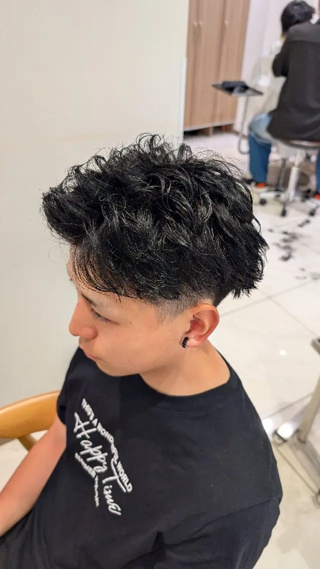 ショート 髪質改善 レイヤーカット 縮毛矯正 ツイストパーマ カット パーマ トリートメント ヘッドスパ ヘアセット メンズ特化/パーマ/ ハイライト/稲次のヘアスタイル