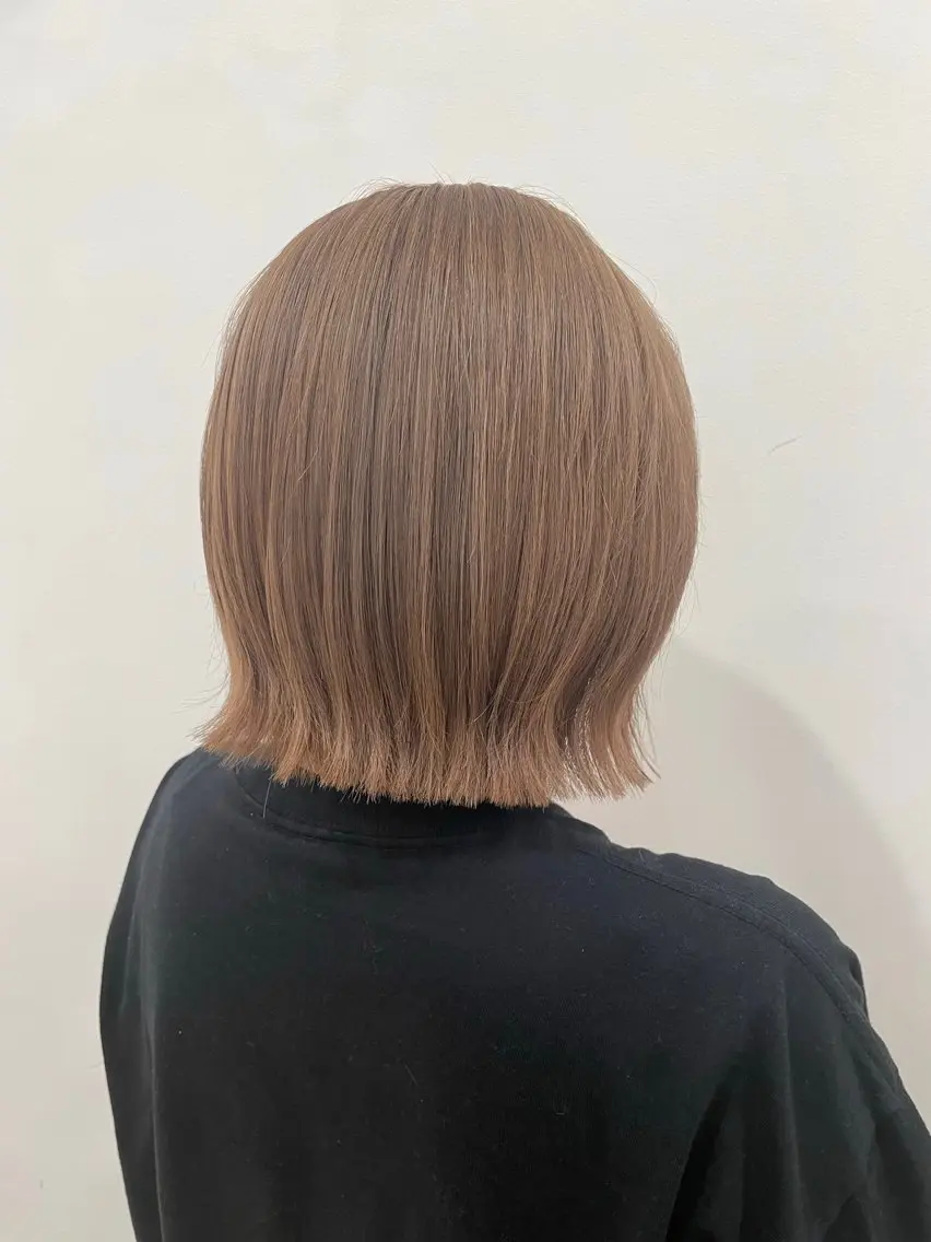 ミディアム カラー ベージュカラー ブリーチ clan .のヘアスタイル