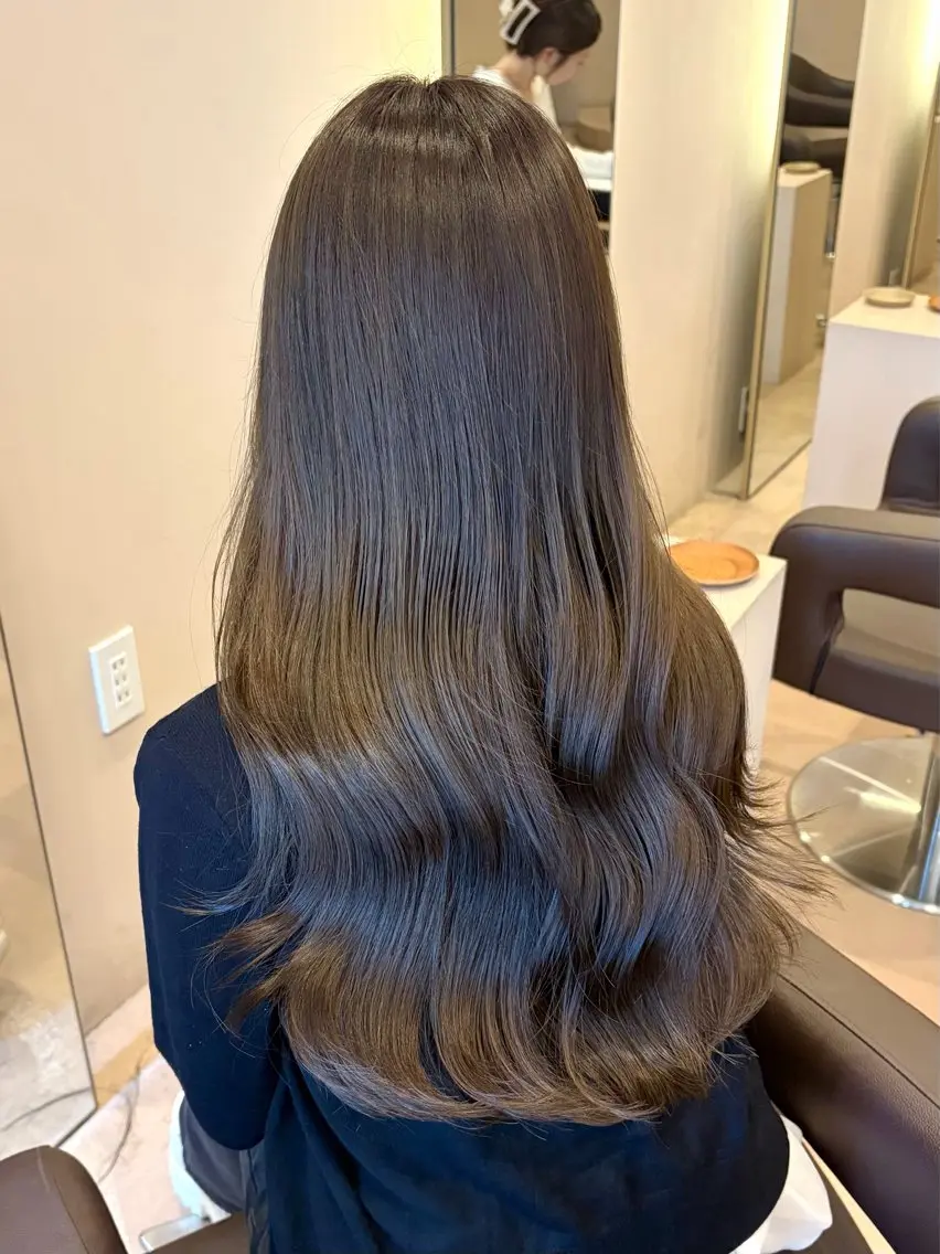 ロング カラー ベージュカラー オリーブベージュ ヘアカラー 暖色カラー✨️ 門内 梨真のヘアスタイル