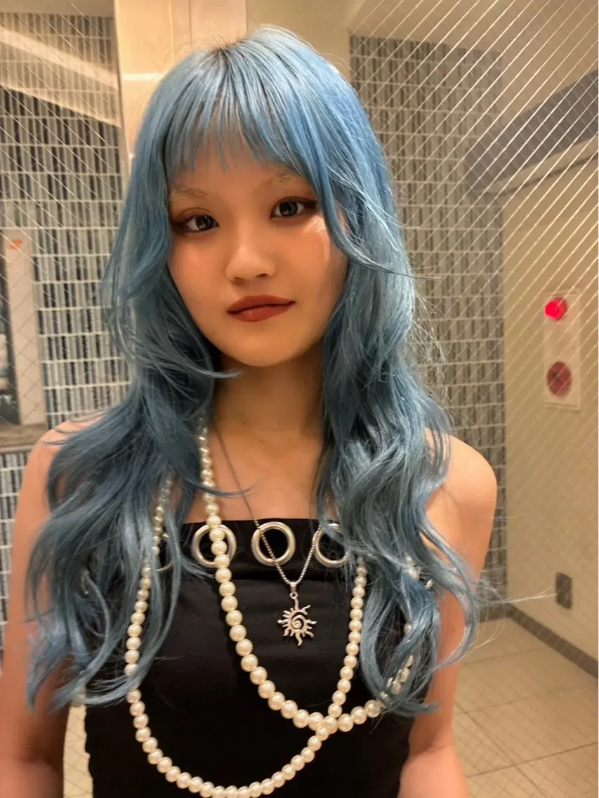 ロング レイヤーカット カット 響 インナーカラー イヤリングカラーのヘアスタイル