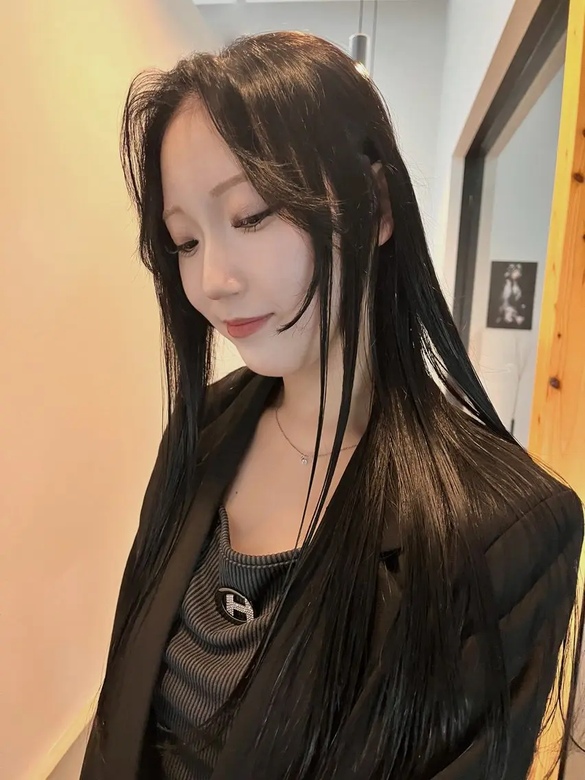 ロング カラー 黒髪 透明感カラー グレージュ 髪質改善 韓国風ヘア SalonEF 芽生/MEIのマツエク・マツパデザイン