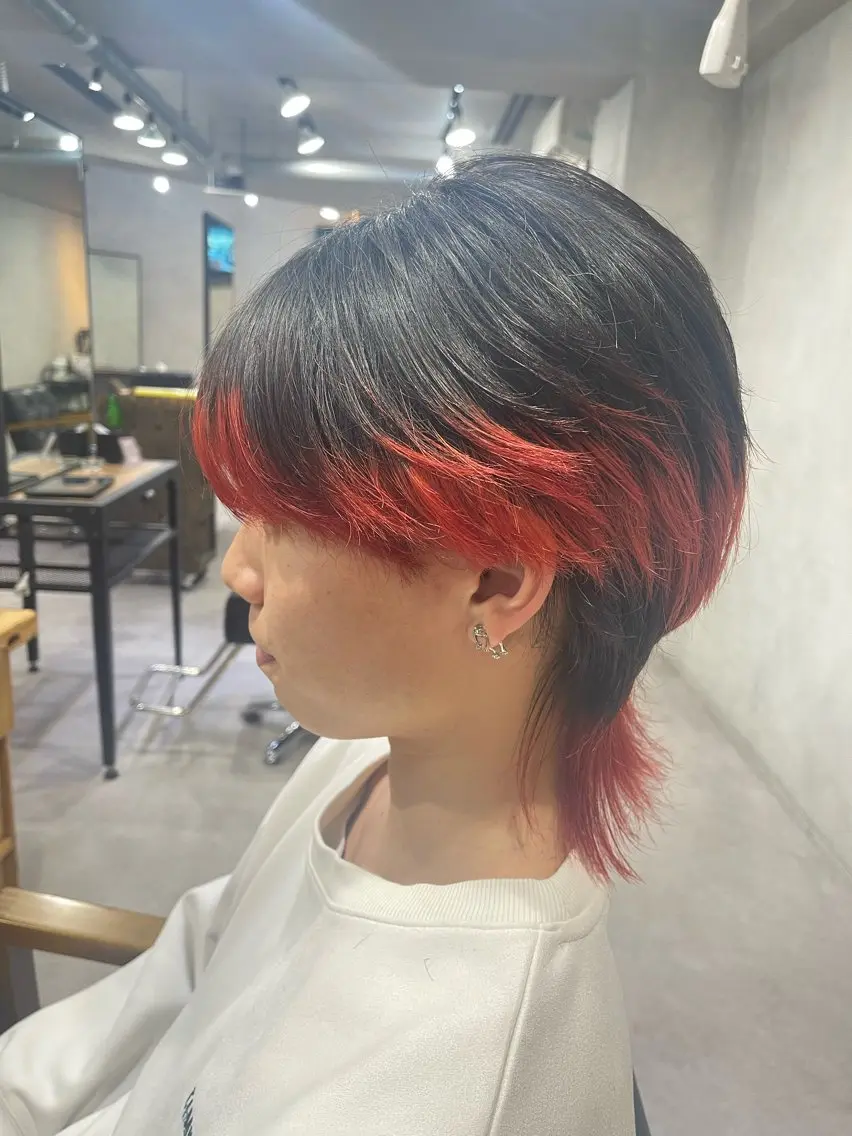 ミディアム ウルフカット lena🎀 透明感カラー/韓国風のヘアスタイル
