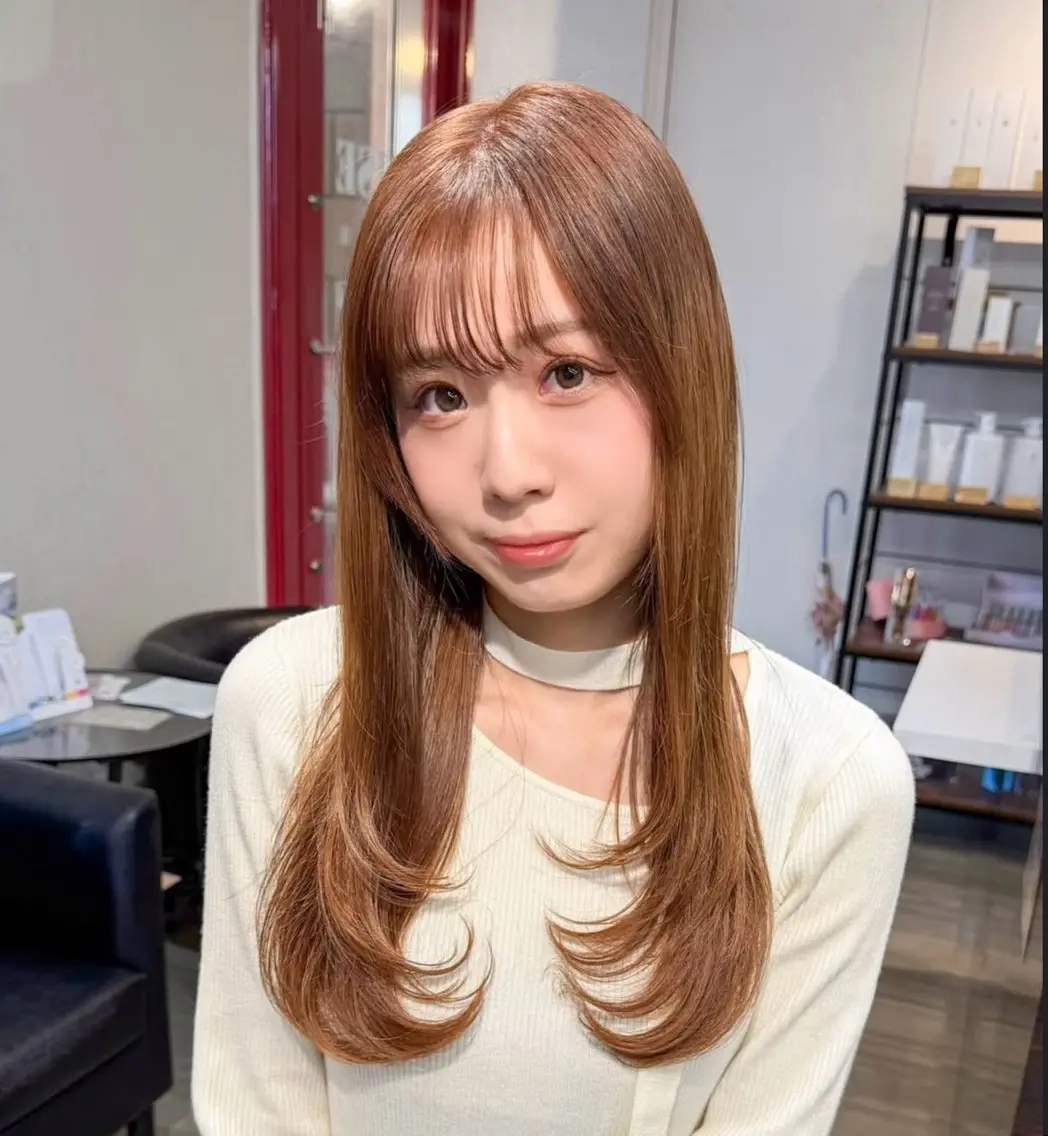 ロング 透明感ブラウン｜ レイヤー｜小寺 葵のヘアスタイル