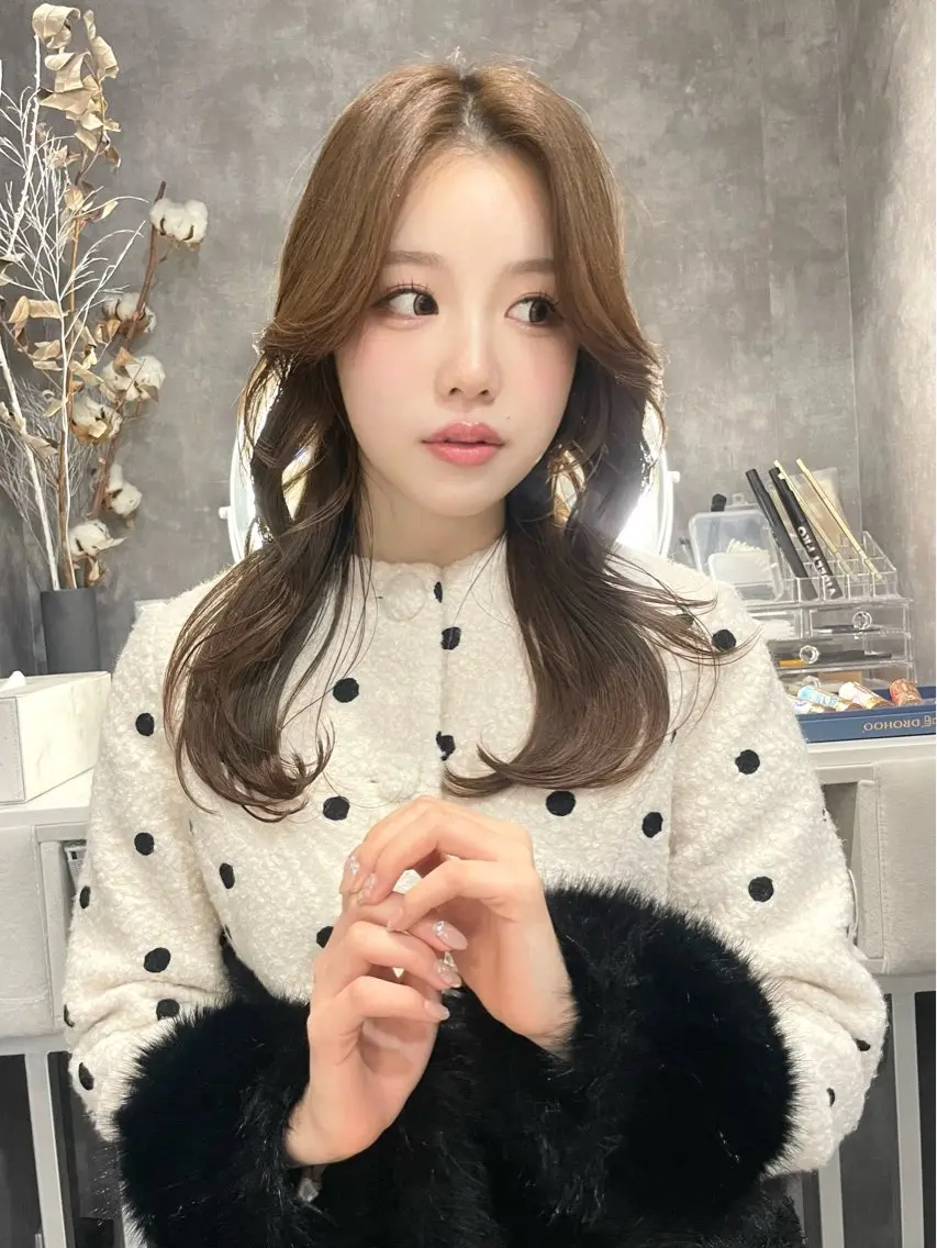 ロング fuwari 美白ショコラカラーのヘアスタイル