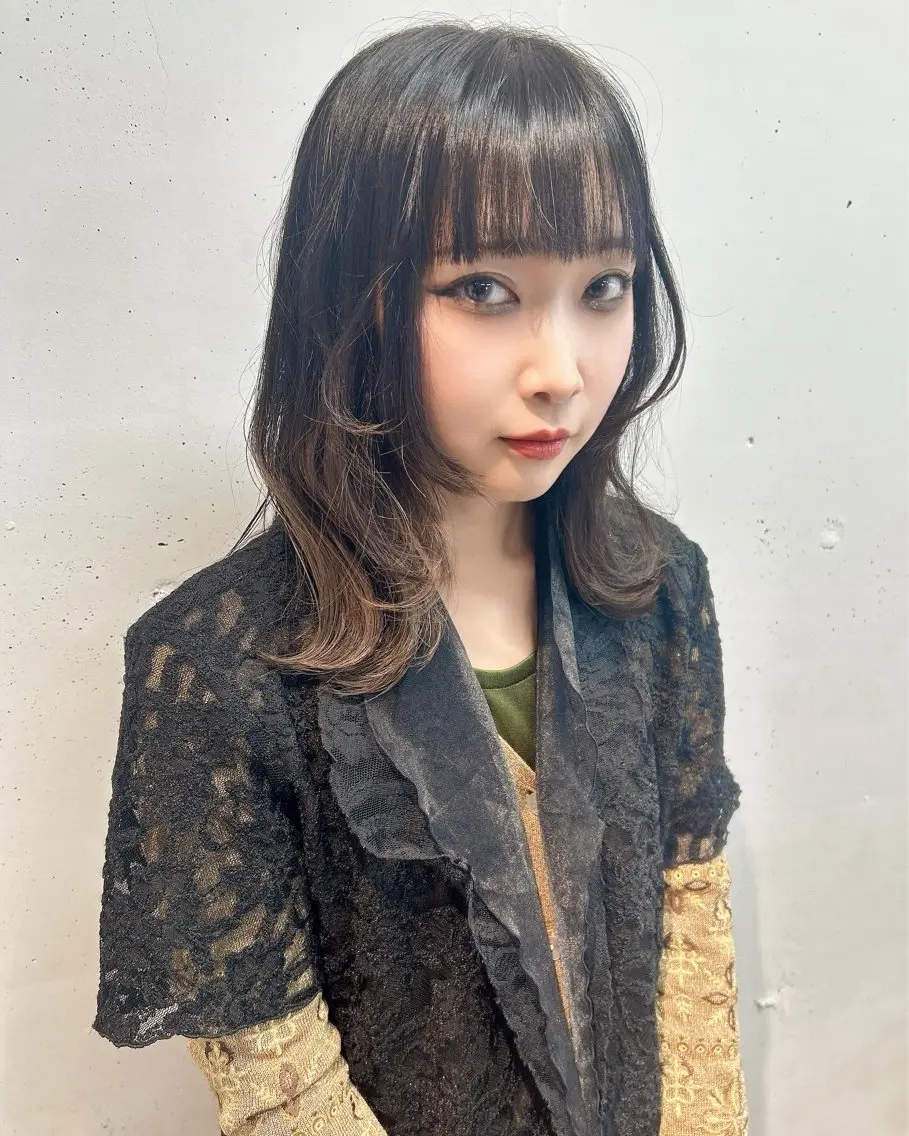 ミディアム カラー ウルフカット カット ヘアカラー トリートメント ウルフカット レイヤーカット上柿のヘアスタイル