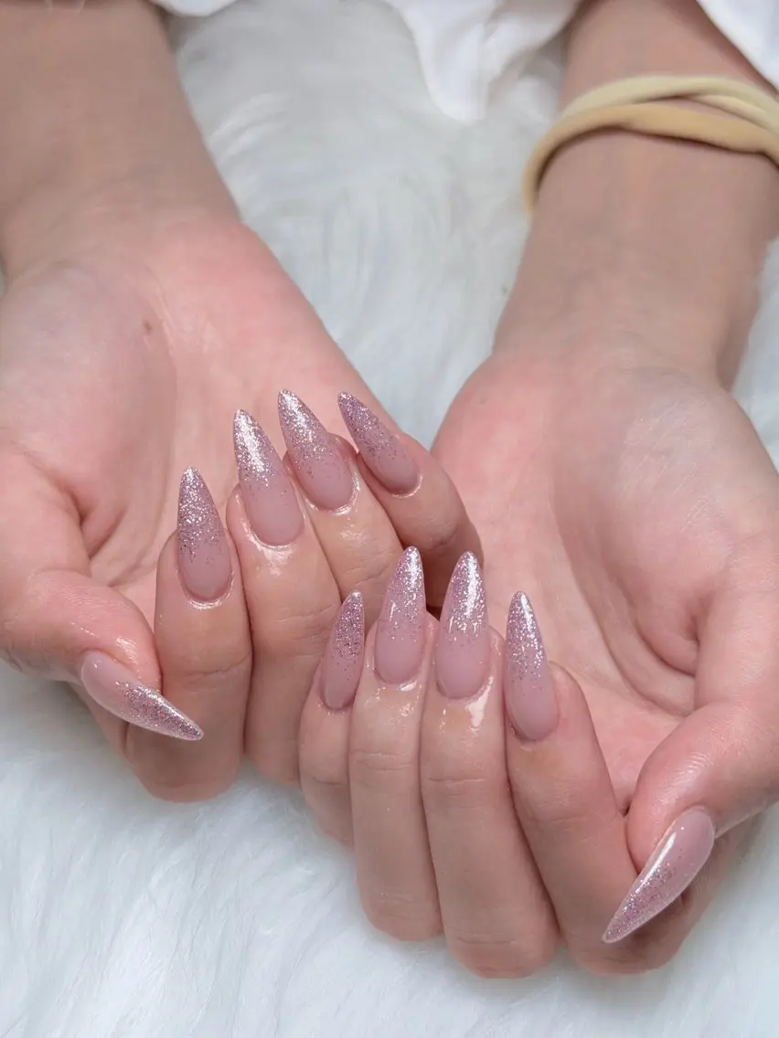 ネイル チークネイル ドット フットネイル フレンチネイル グラデーション ハンドネイル ハンドケア Aria Nail Beautyのネイルデザイン
