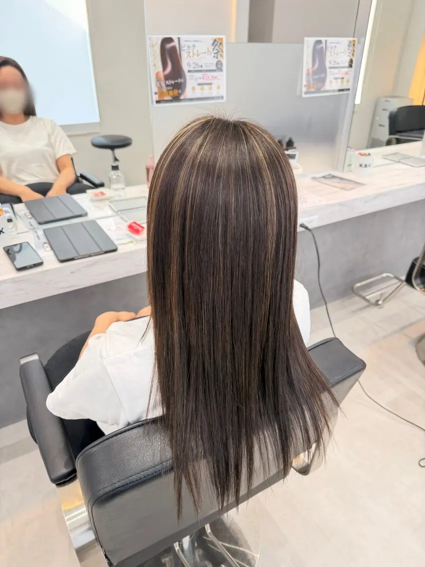 ロング カラー 岡田 詠のヘアスタイル