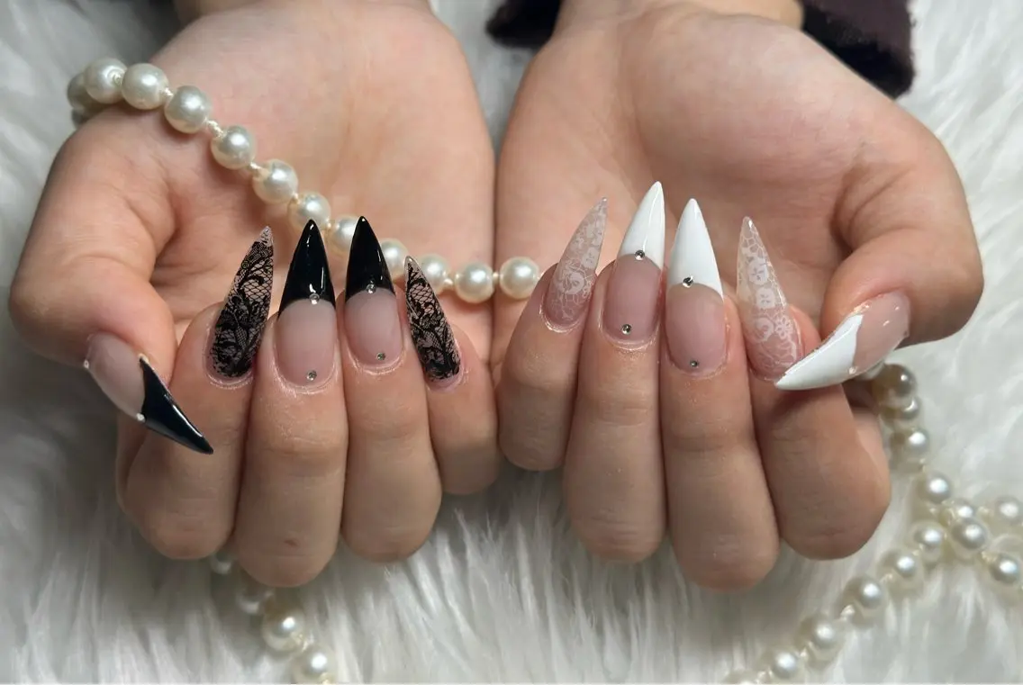 ネイル チークネイル フレンチネイル キラキラネイル 韓国ネイル マグネットネイル ハンドネイル yuuna hbabynailのネイルデザイン