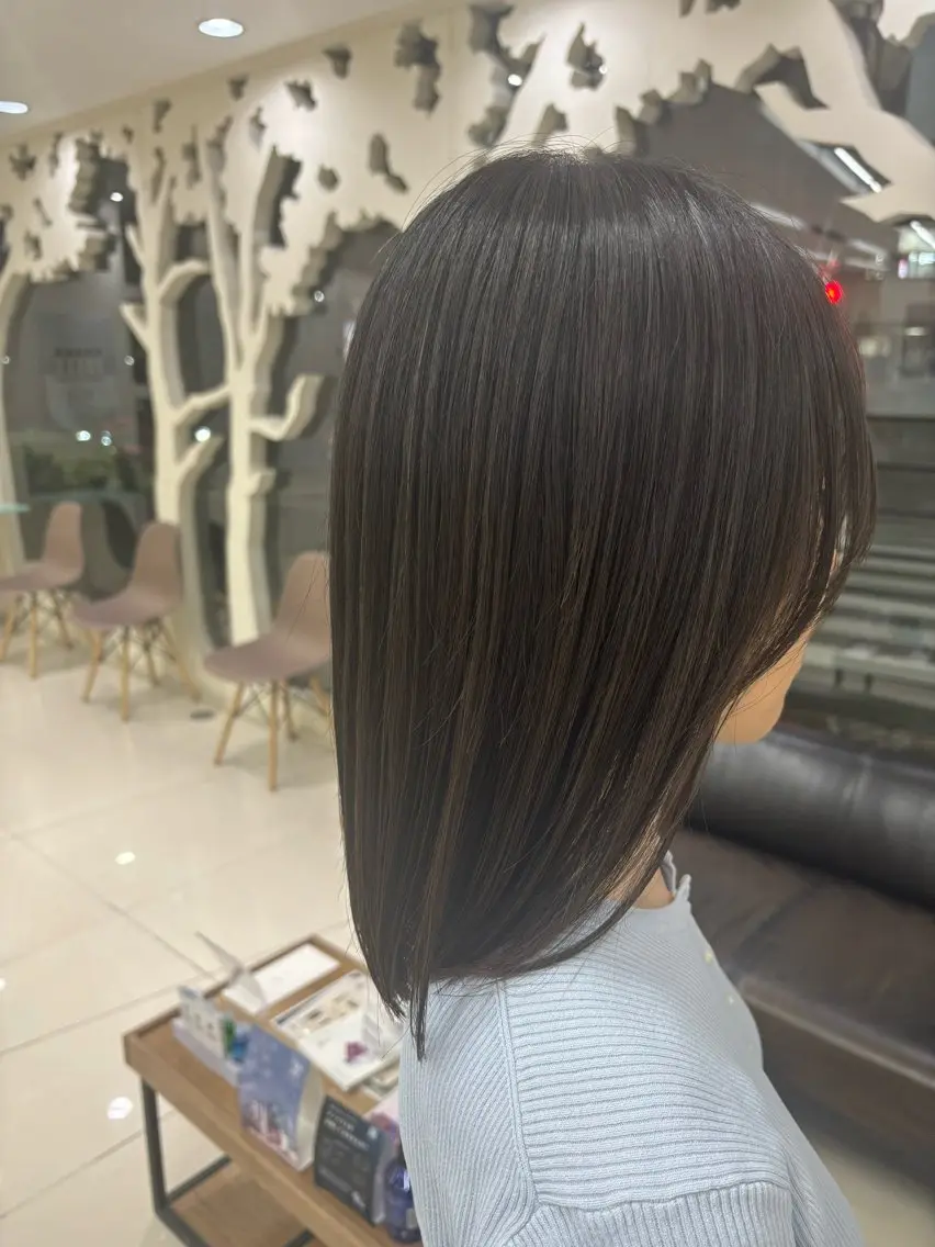 セミロング カット 〖カラー特化型✨️〗 さとうあやめのヘアスタイル