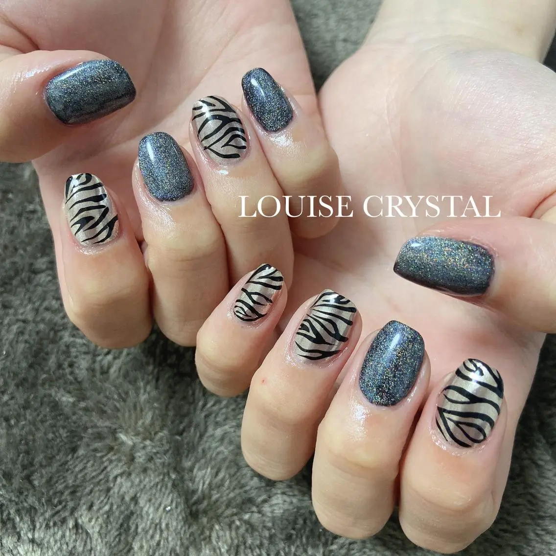 ネイル ミラーネイル ハンドネイル LOUISE CRYSTALのネイルデザイン