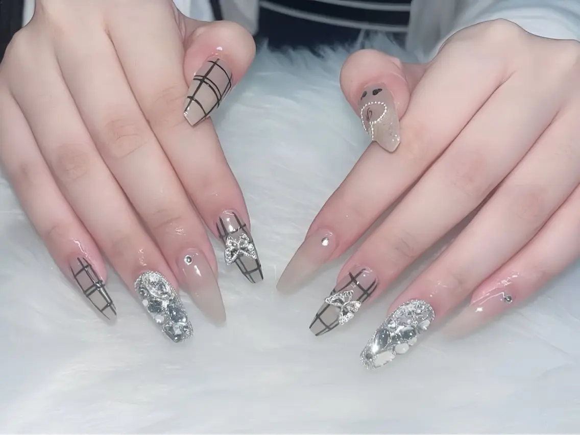 ネイル アートネイル フレンチネイル ジェルネイル 韓国ネイル ミラーネイル Rin Nail 新大久保店のネイルデザイン