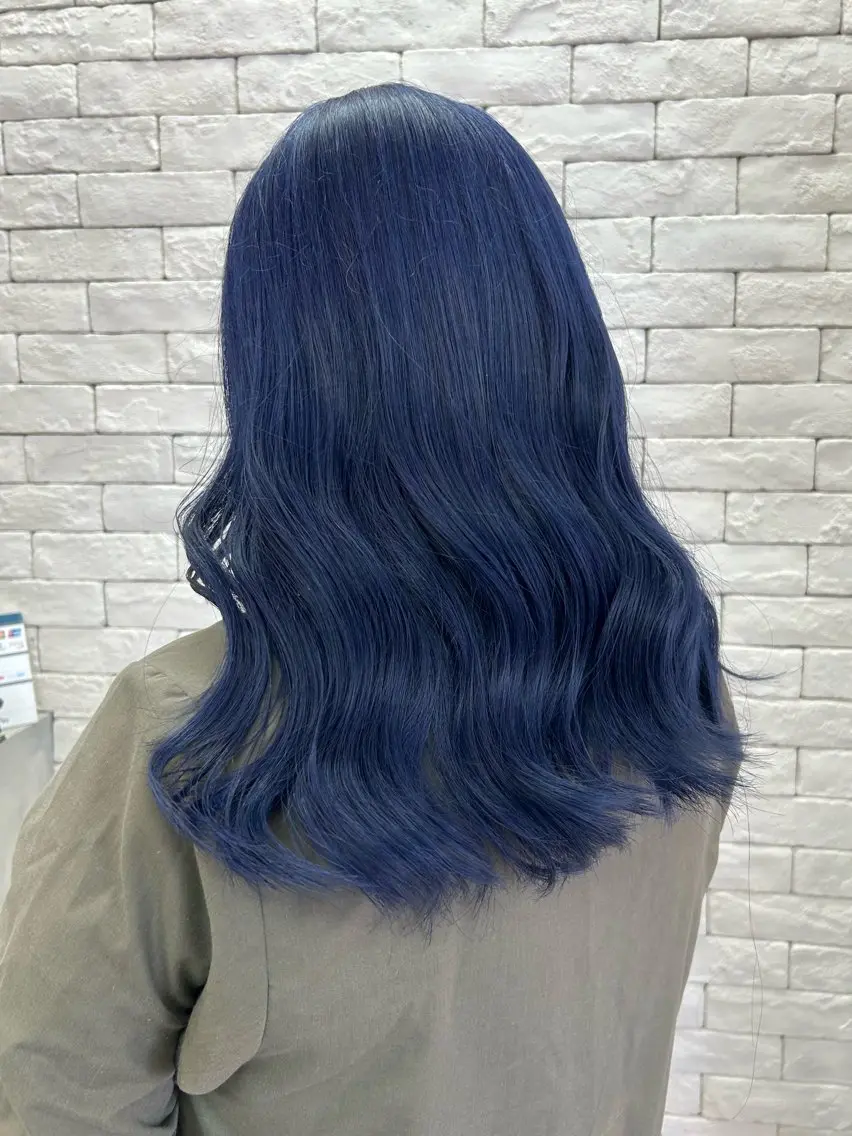 セミロング カラー ブリーチ ネイビーカラー シルバー ブリーチ透明感カラー 🍀mizuki🍀のヘアスタイル