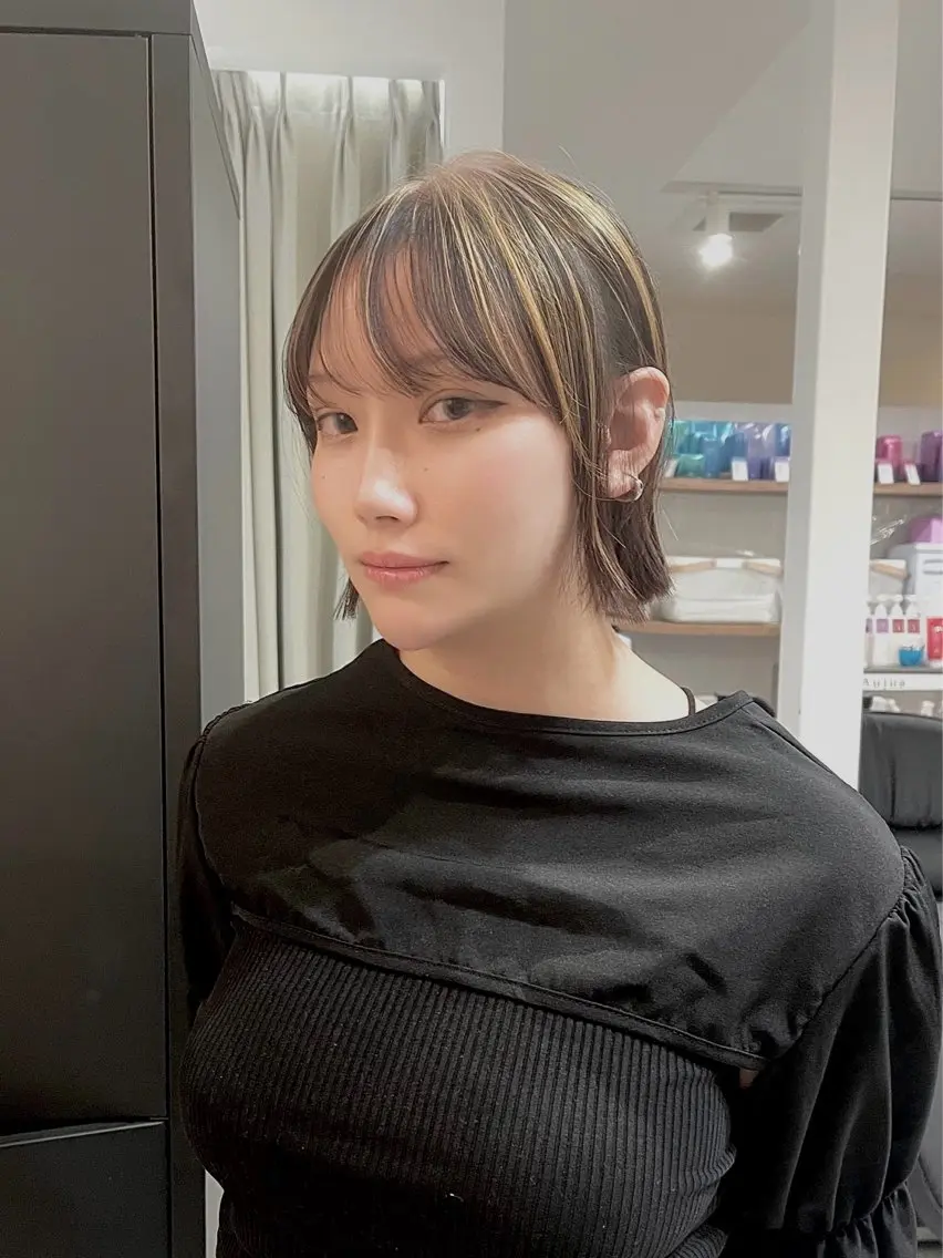 ショート カラー ハイライトカラー ボブ ハイライト レイヤーカット 小顔カット カット ヘアカラー 6/11当日予約可 似合わせレイヤー矢作のヘアスタイル