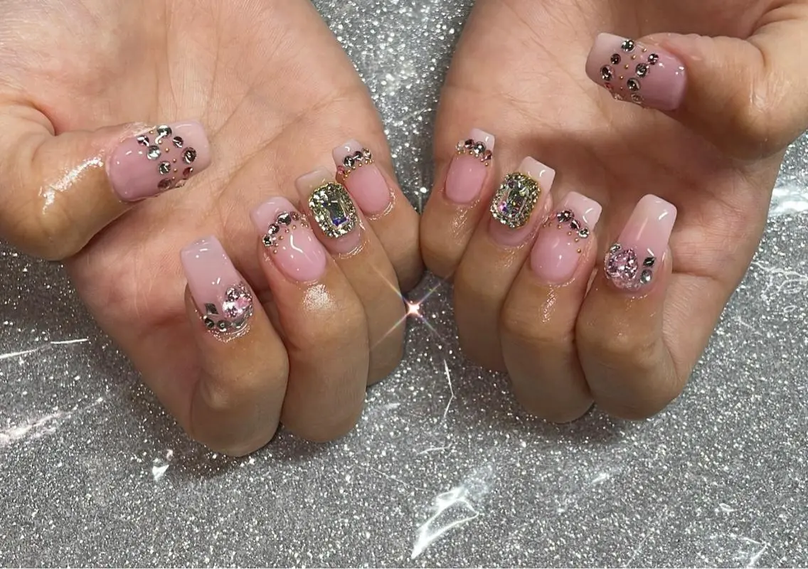 ネイル ハンドネイル VIERU 🌈🎀💖のネイルデザイン