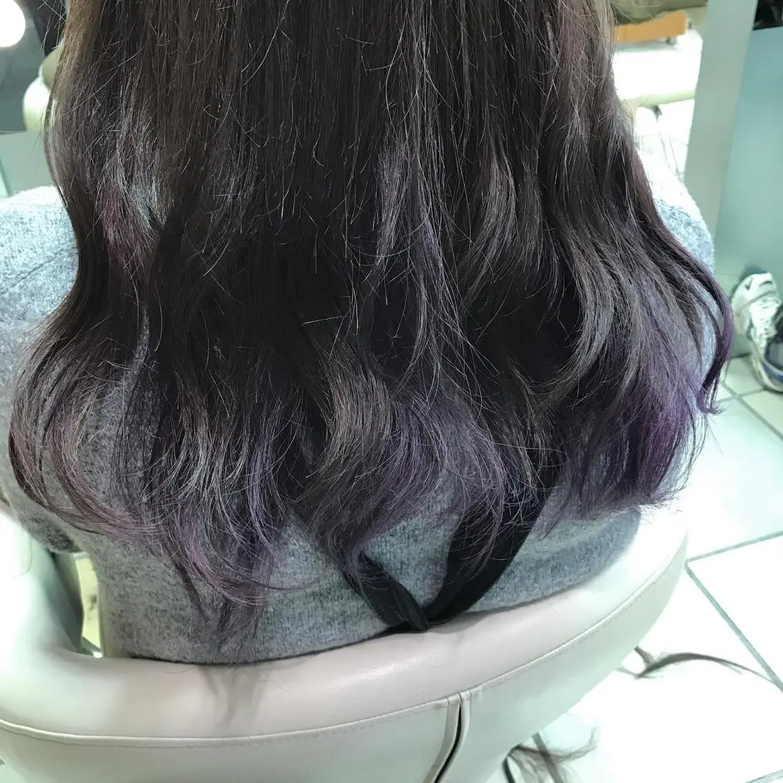 ミディアム セミロング ロング カラー グレージュ バイオレットカラー バイオレットグレージュ にった みずきのヘアスタイル