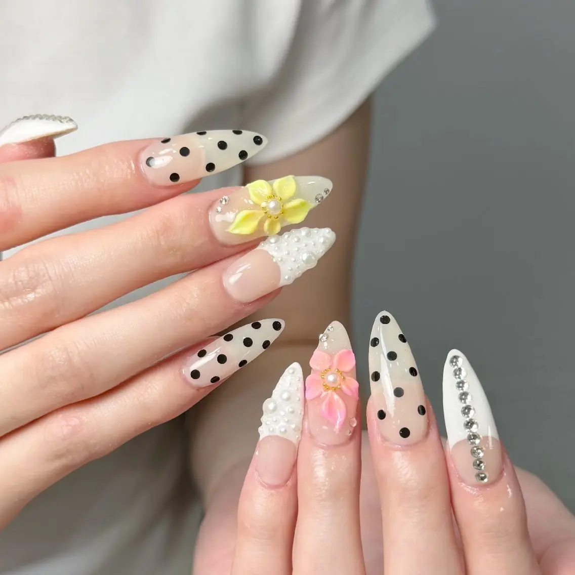 ネイル チークネイル フレンチネイル ジェルネイル ガーリー キラキラネイル ハンドネイル UM Nail Salonのネイルデザイン