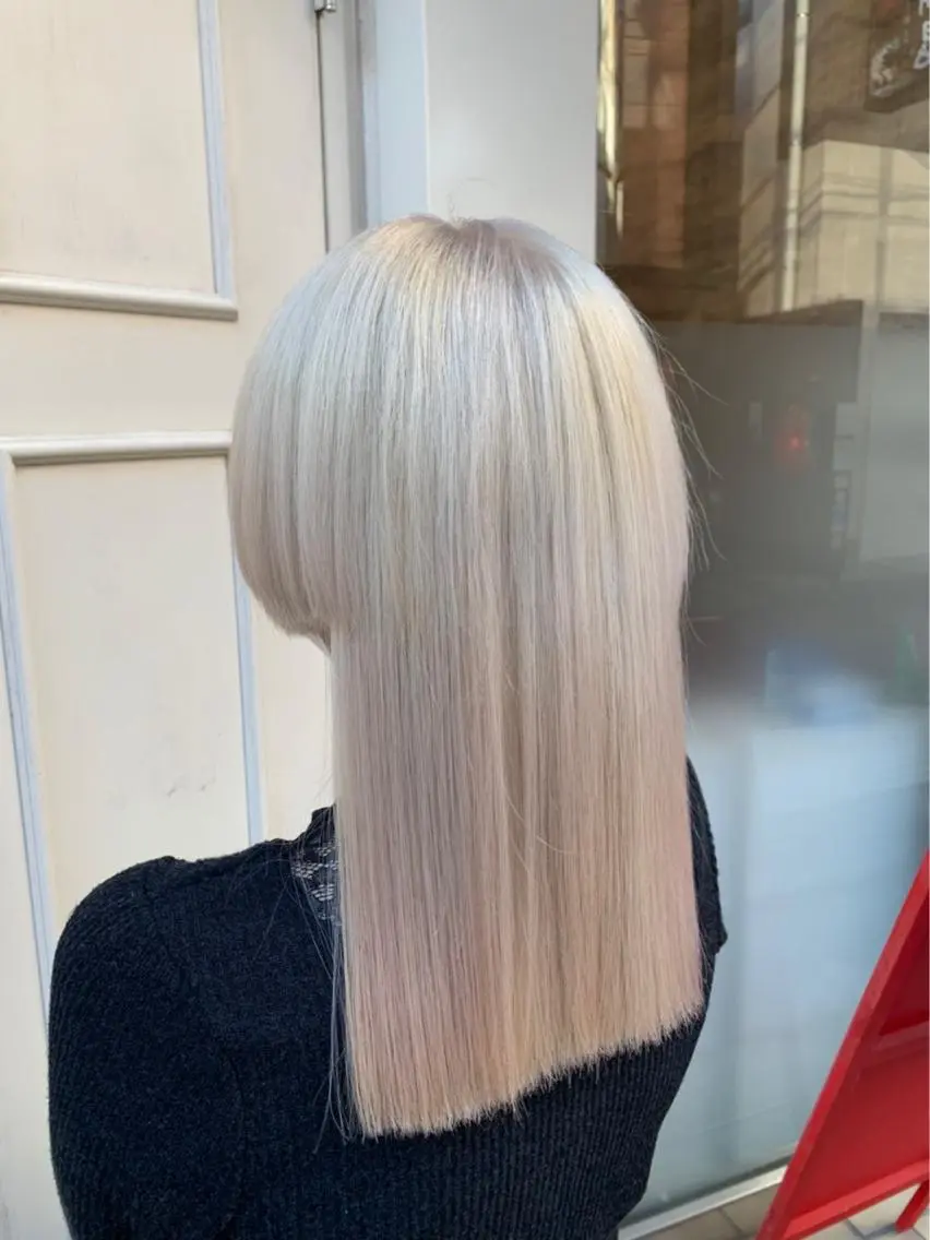 【🎨ブリーチ3回💓ホワイト系/透明感シルバーをご希望の方💇‍♀️】ダメージレスブリーチ3回+全体カラー✴️の写真