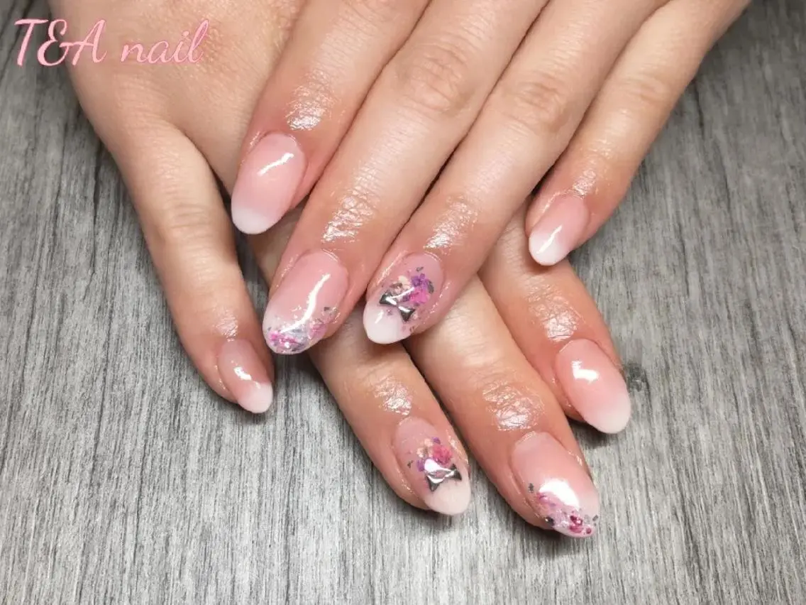 ミディアム ネイル ジェルネイル グラデーション ニュアンスネイル スカルプネイル 春ネイル T&A nailのネイルデザイン