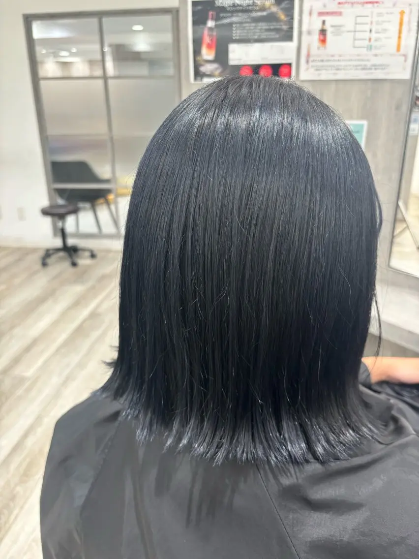 ミディアム カラー 黒髪 ブリーチ ブルーカラー ブルーブラック トリートメント ホソダ ルミのヘアスタイル