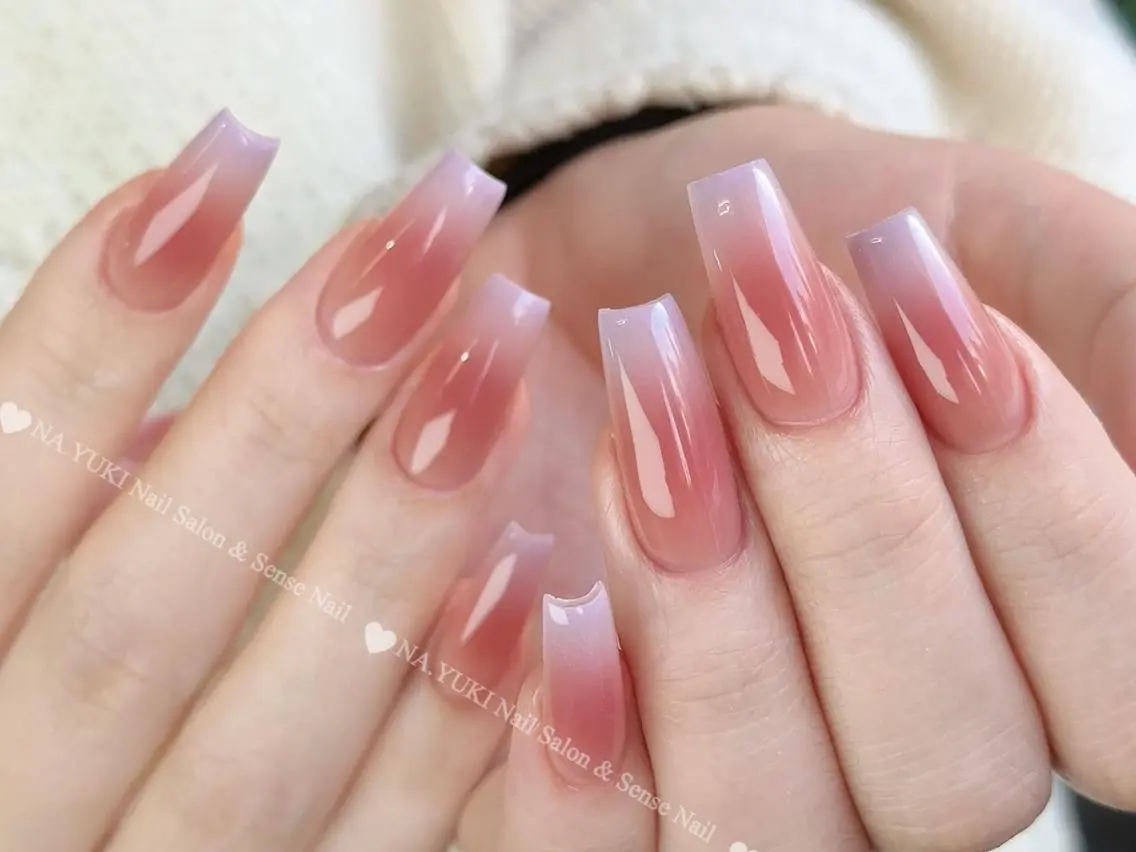 ネイル フラワーネイル グラデーション ミディアムネイル ピンク シンプルネイル ハンドネイル ハンドケア Luna ✨のネイルデザイン