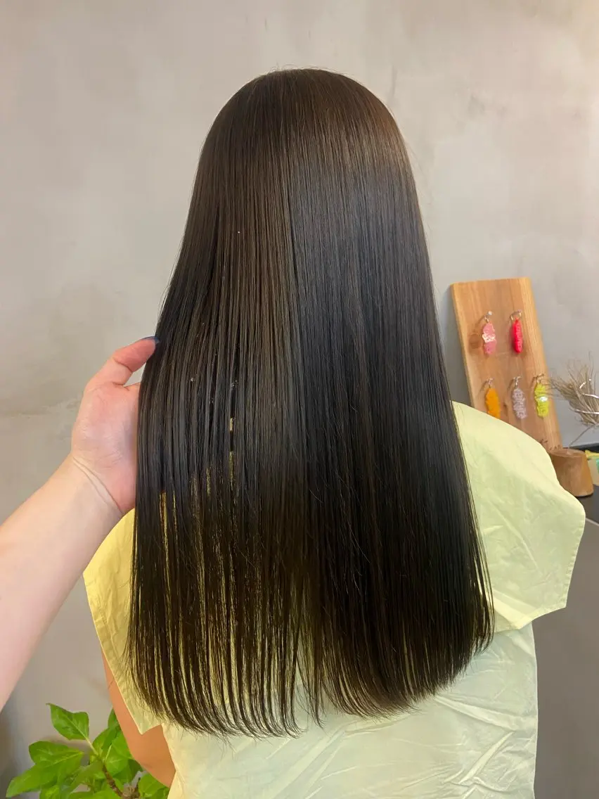 ロング カラー グレージュ オリーブグレージュ オリーブグレー ヘアカラー トリートメント mana/オリーブ /髪質改善/レイヤーのヘアスタイル