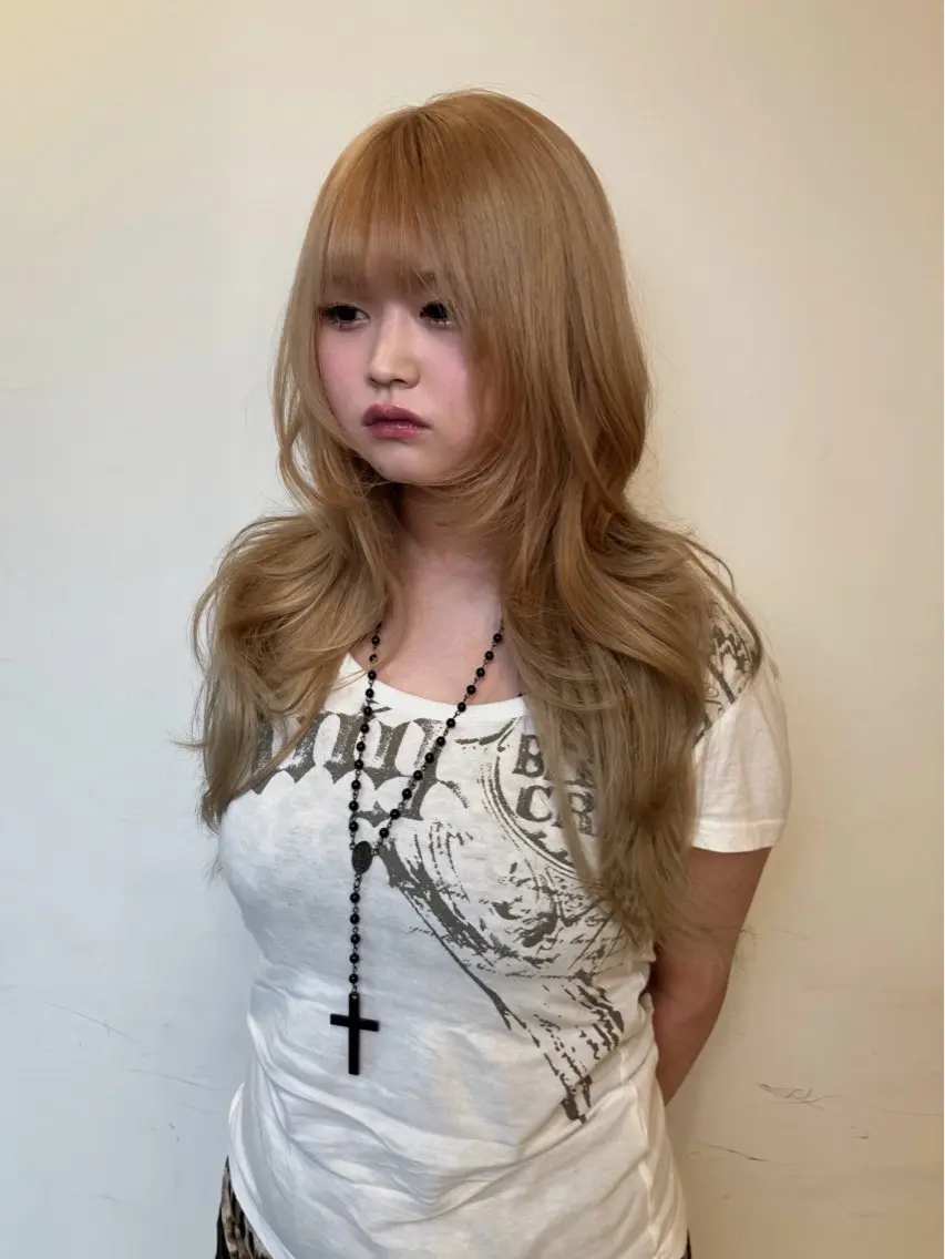 ロング カラー ベージュカラー ブリーチ Hanaka🪷 ニュアンス×レイヤーのヘアスタイル