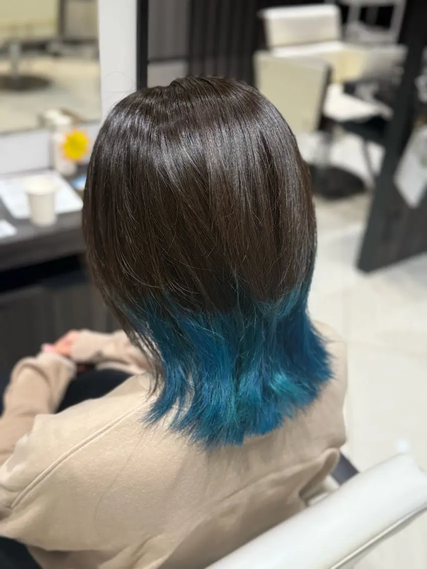 ミディアム カラー ブリーチ ブルーカラー デザインカラー 学生 ヘアカラー 艶カラー/ハイトーン /アレンジ/meiのヘアスタイル